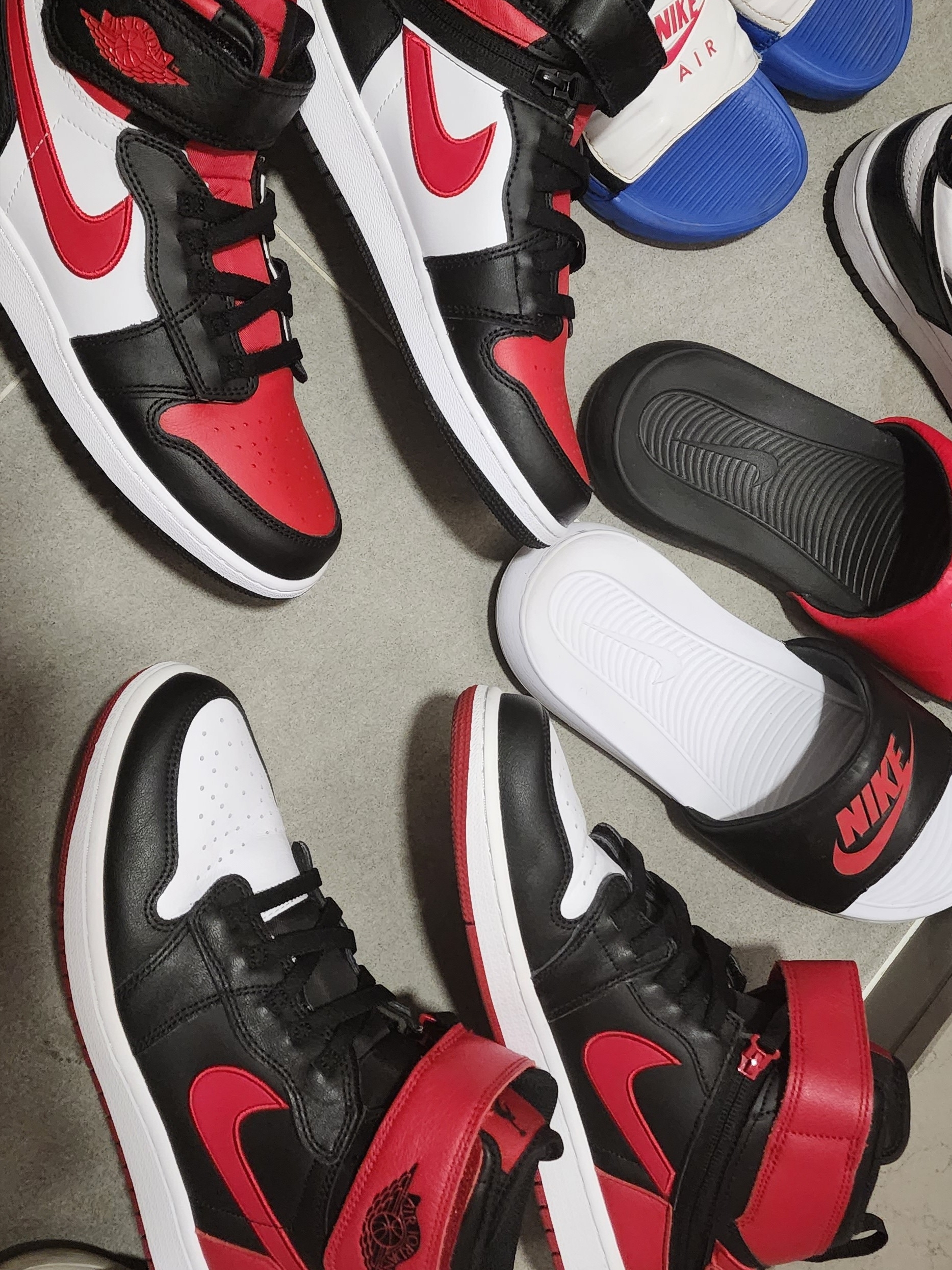 Jordan 1 High FlyEase Bred White Toe, (GS) Jordan 1 Hi FlyEase Black Fire Red 착용 스타일 - 1