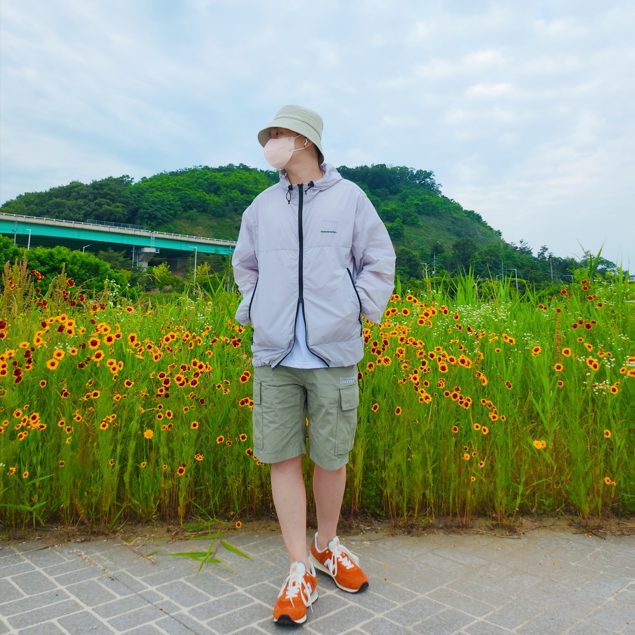 뉴발란스 574 헤리티지 오렌지 버스트 화이트 착용 스타일 - 3