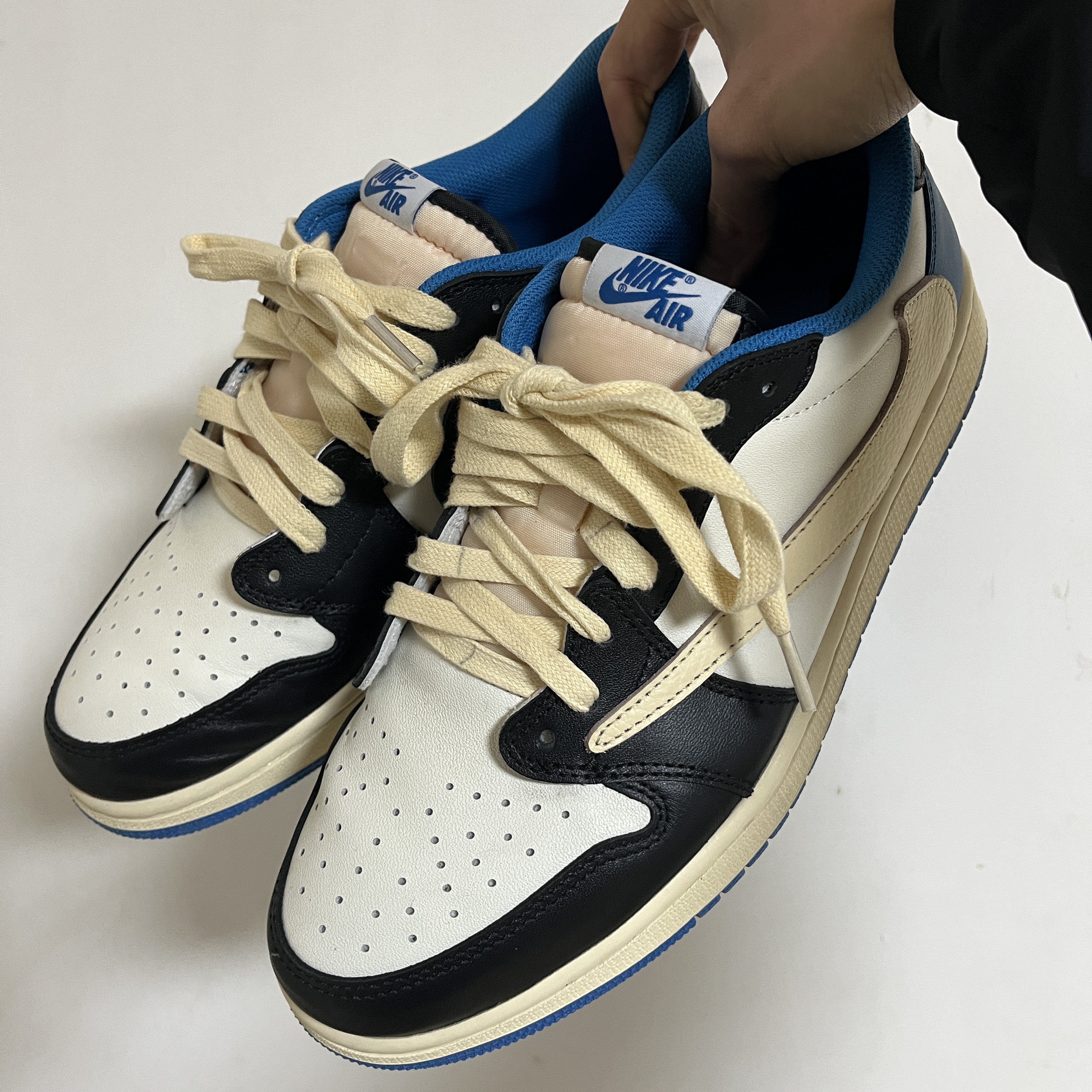 Jordan 1 x Travis Scott x Fragment Retro Low OG SP Military Blue 착용 스타일