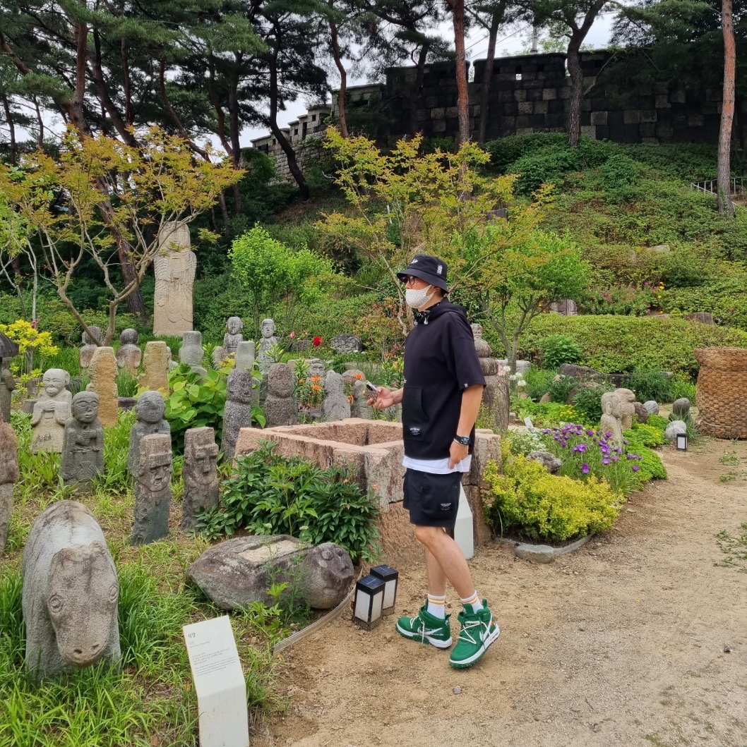 나이키 x 오프화이트 에어포스 1 미드 SP 레더 파인 그린 착용 스타일 - 2