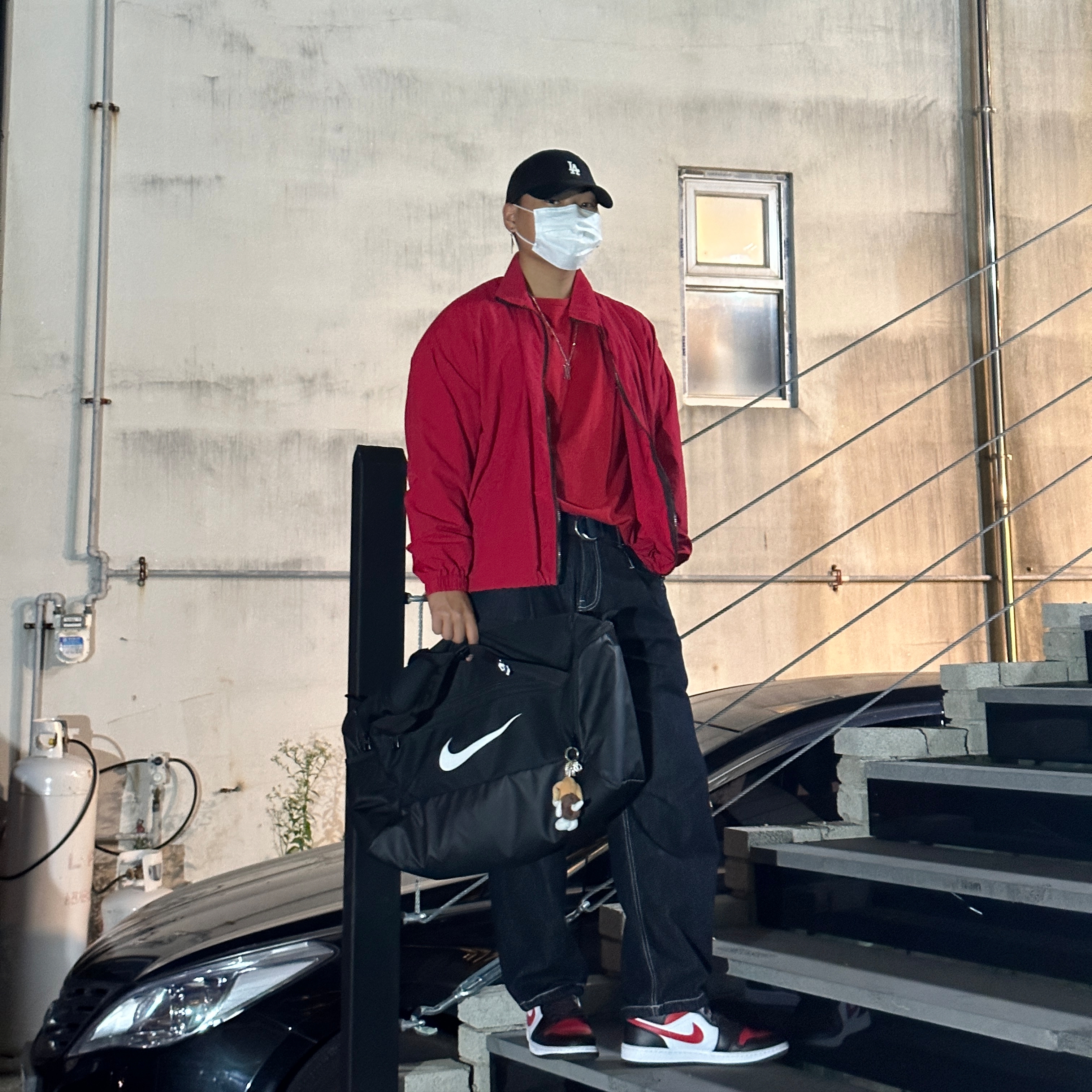 Jordan 1 Mid Black Fire Red 착용 스타일 - 1