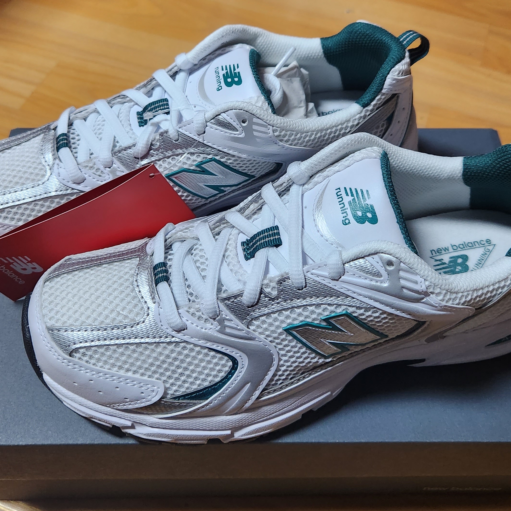 New Balance 530 White Mint 착용 스타일 - 3