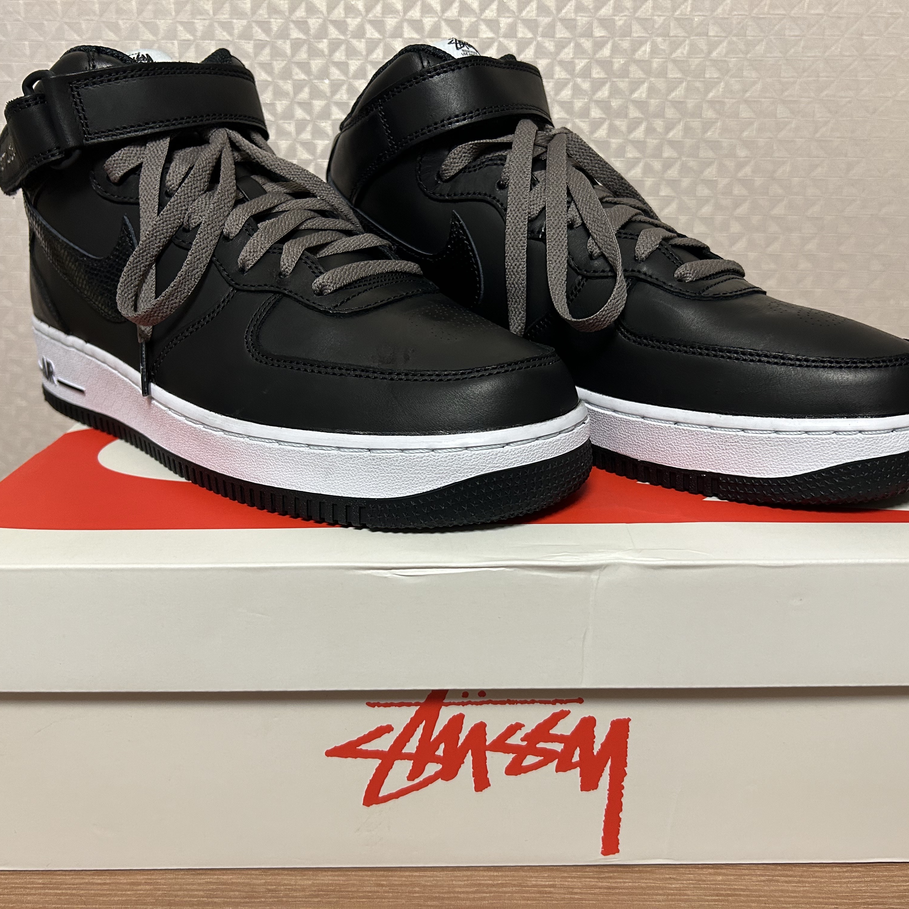 Nike x Stussy Air Force 1 '07 Mid SP Black 착용 스타일