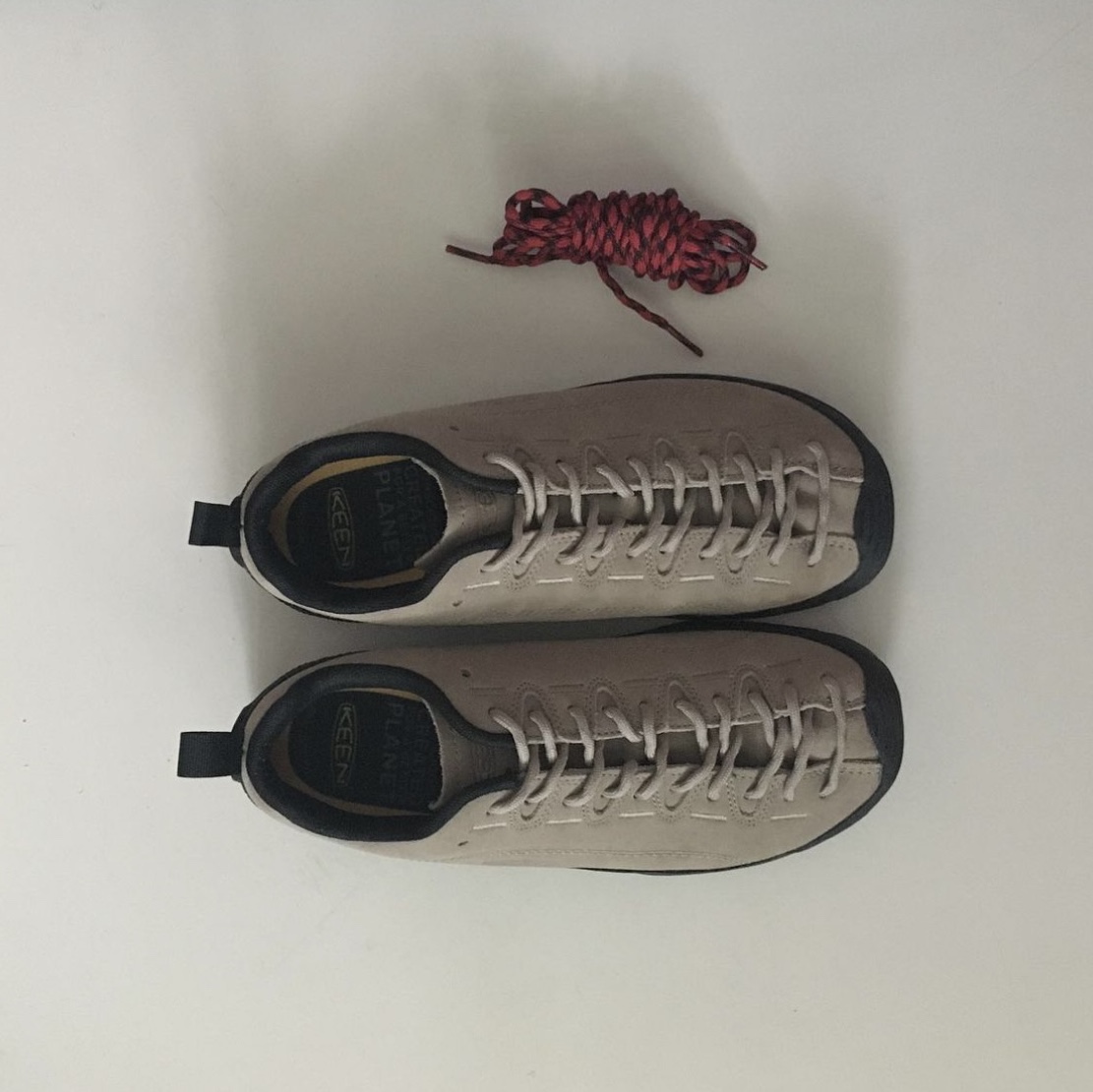 Keen Jasper Suede Sneakers Silver Mink 착용 스타일 - 3