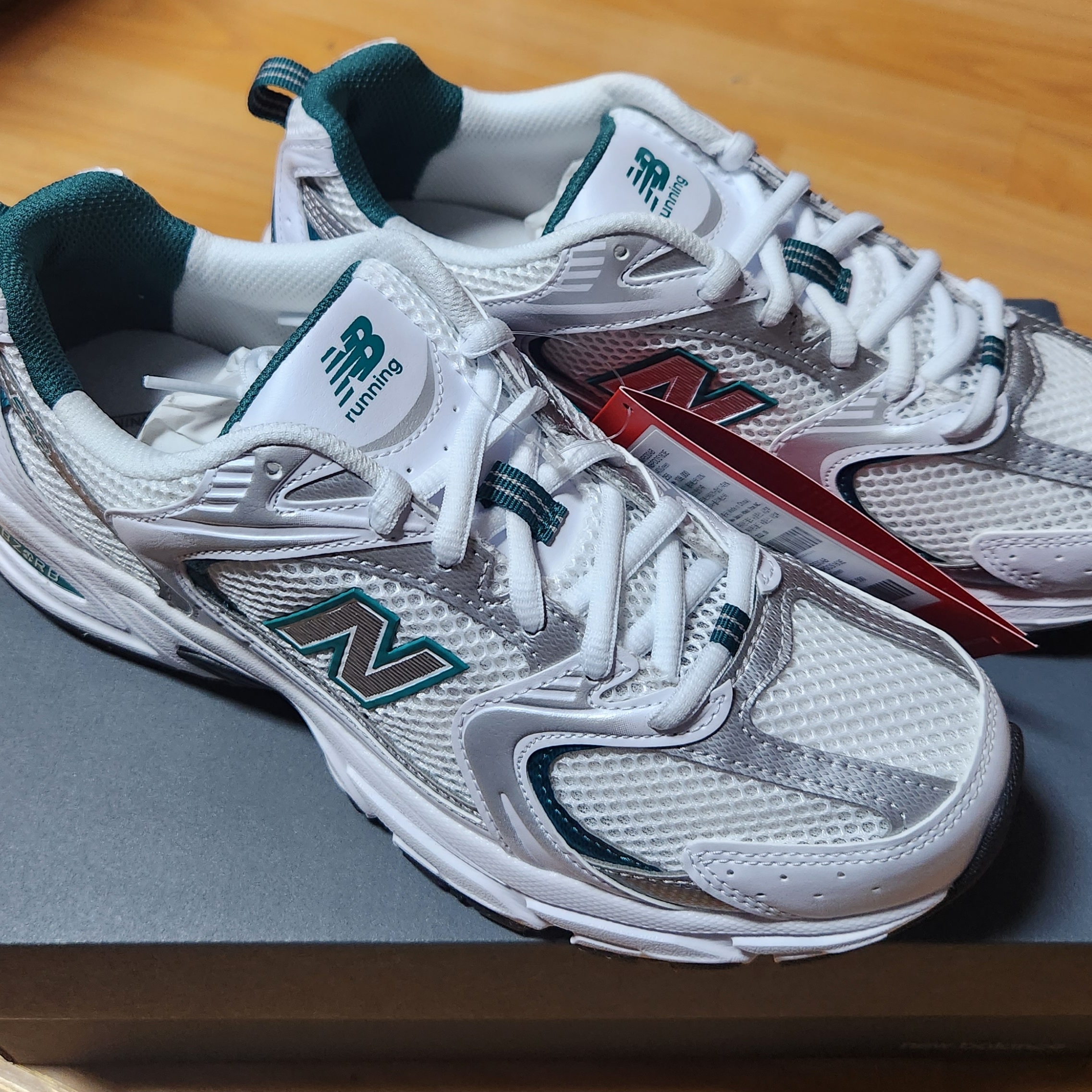 New Balance 530 White Mint 착용 스타일 - 2