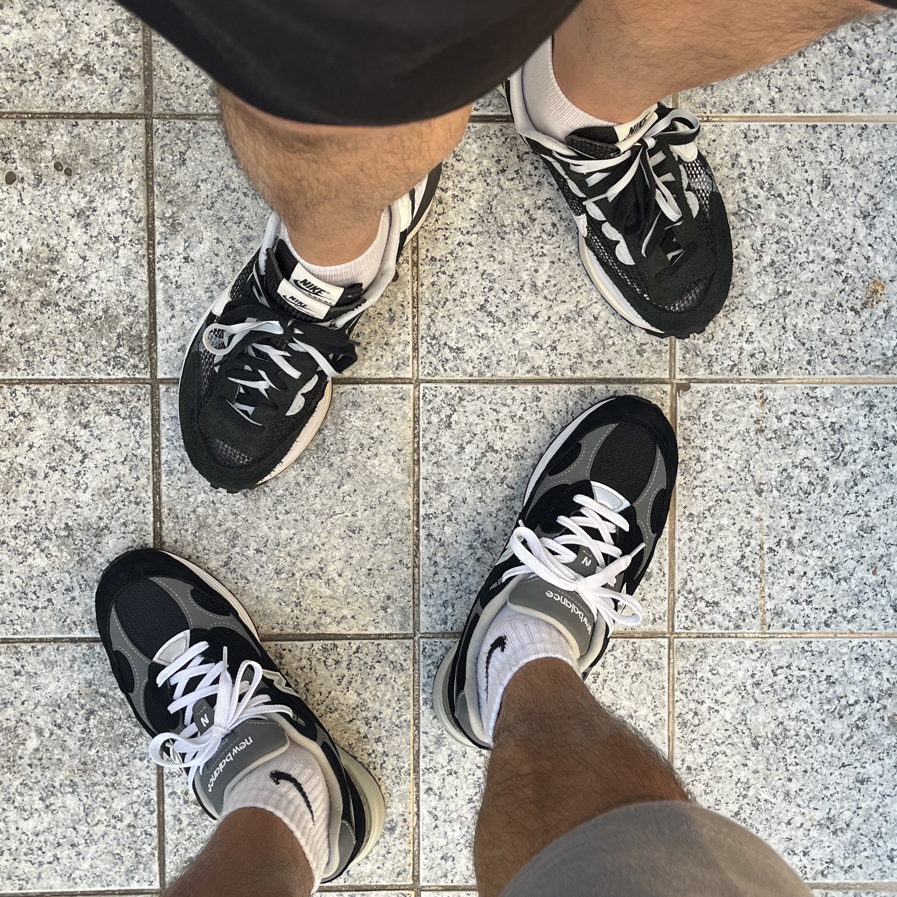 Nike x Sacai VaporWaffle Black White, New Balance 992 Made in USA Black Grey 착용 스타일