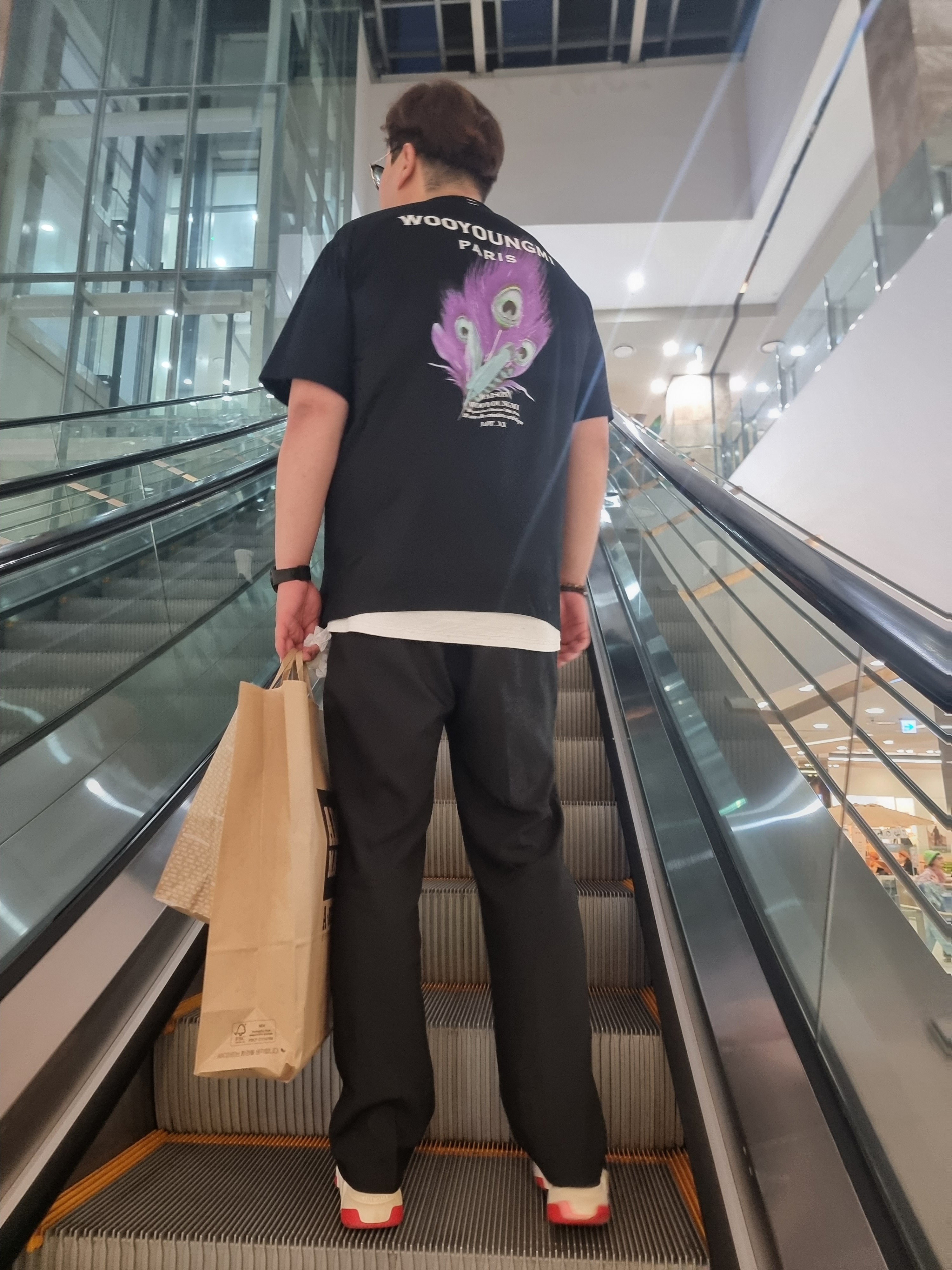 Wooyoungmi Feather Back Logo T-Shirt Black - 23SS, Balenciaga Speed Trainer Black Red 2020 착용 스타일