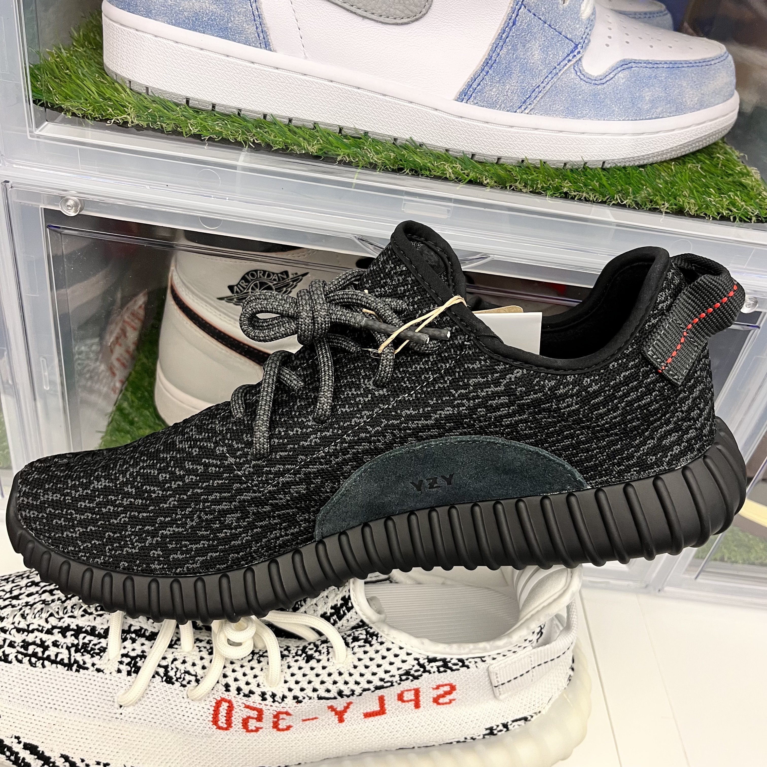 Adidas Yeezy Boost 350 Pirate Black 2023, Adidas Yeezy Boost 350 V2 Zebra 2022/2023 착용 스타일 - 1
