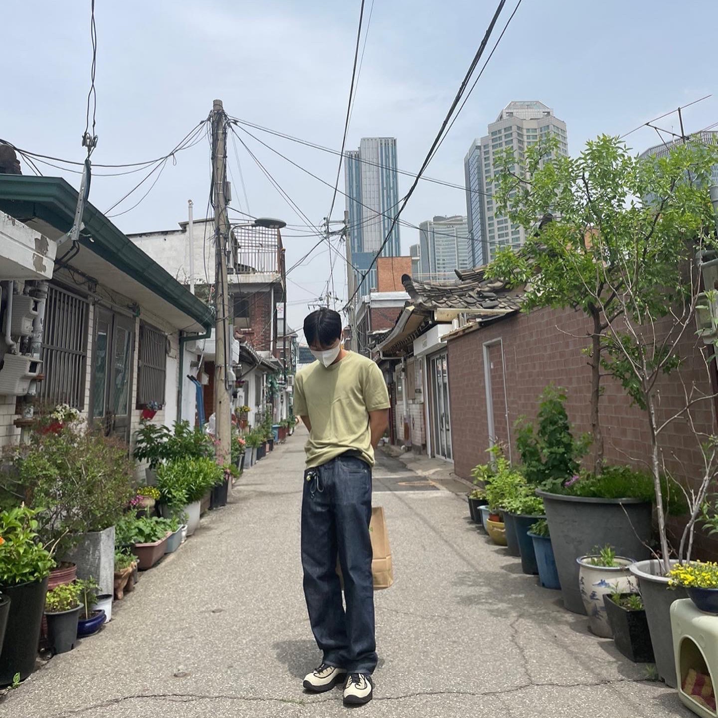 Nike x Stussy Air Penny II Rattan and Limestone, Auralee Hard Twist Denim 5P Pants Indigo 착용 스타일 - 1