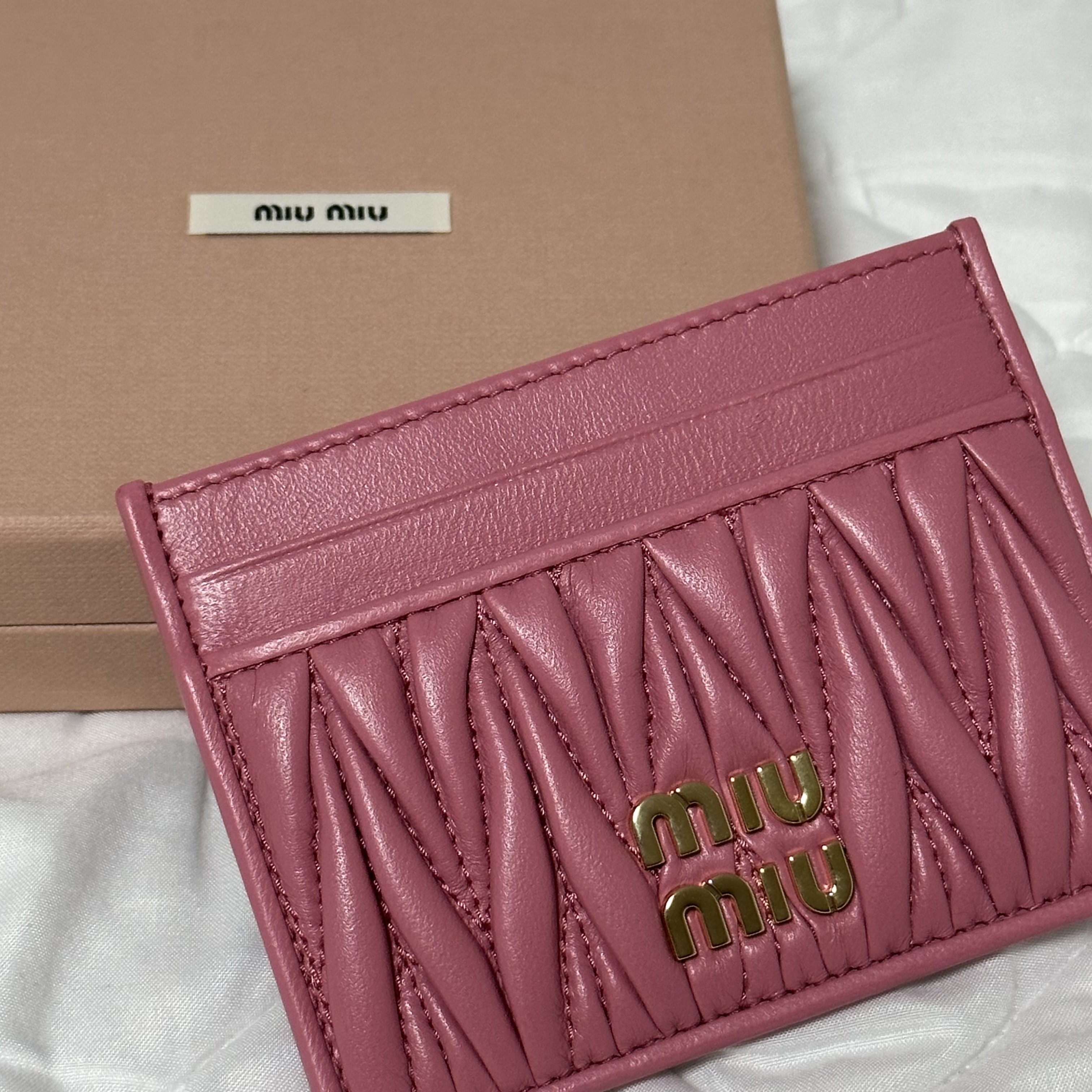 Miu Miu Matelasse Nappa Leather Card Holder Begonia Pink 착용 스타일