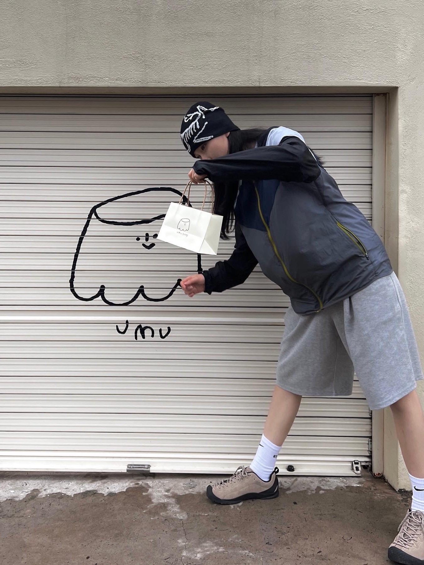 Arc'teryx Bird Head Toque Orca, Keen Jasper Suede Sneakers Silver Mink 착용 스타일