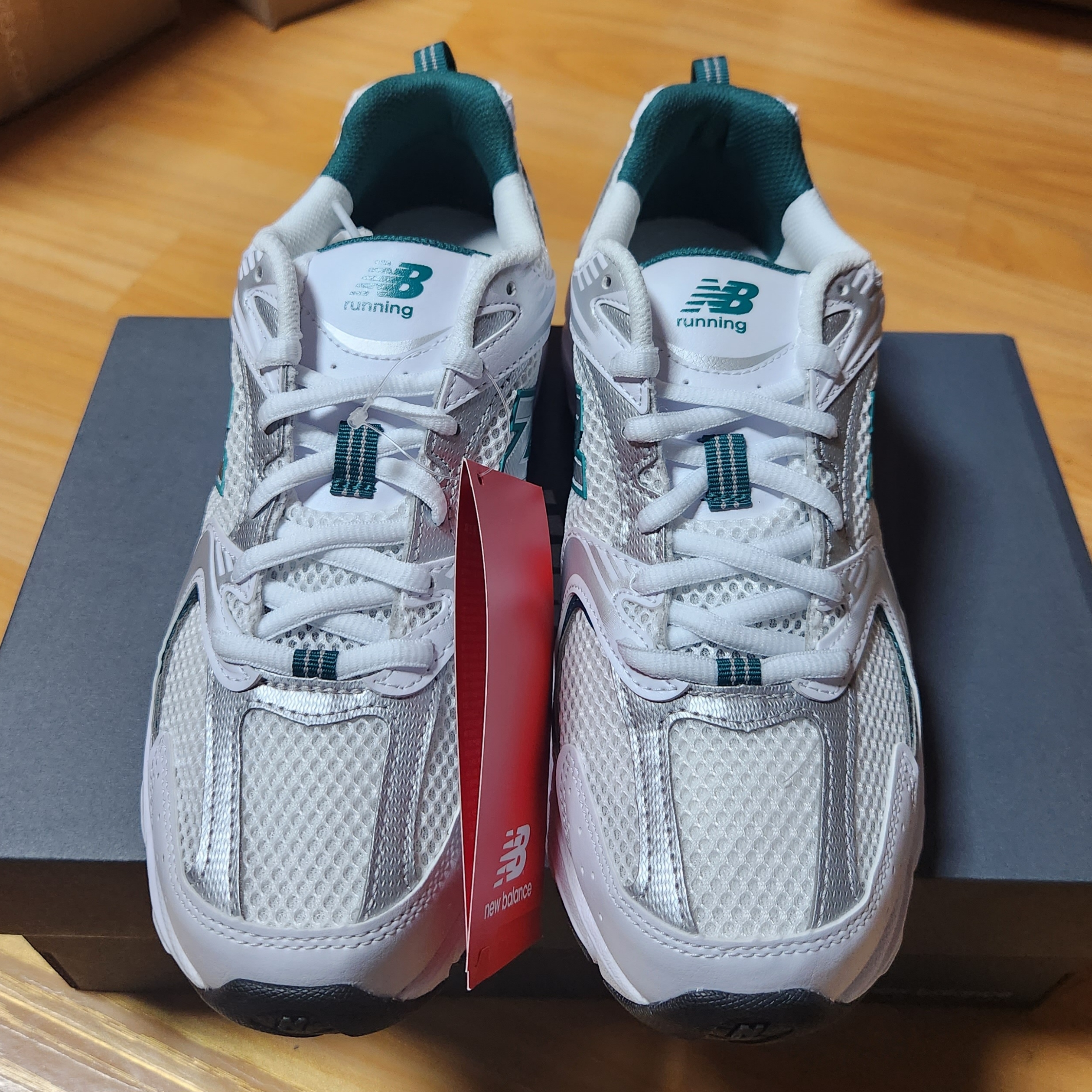 New Balance 530 White Mint 착용 스타일 - 1