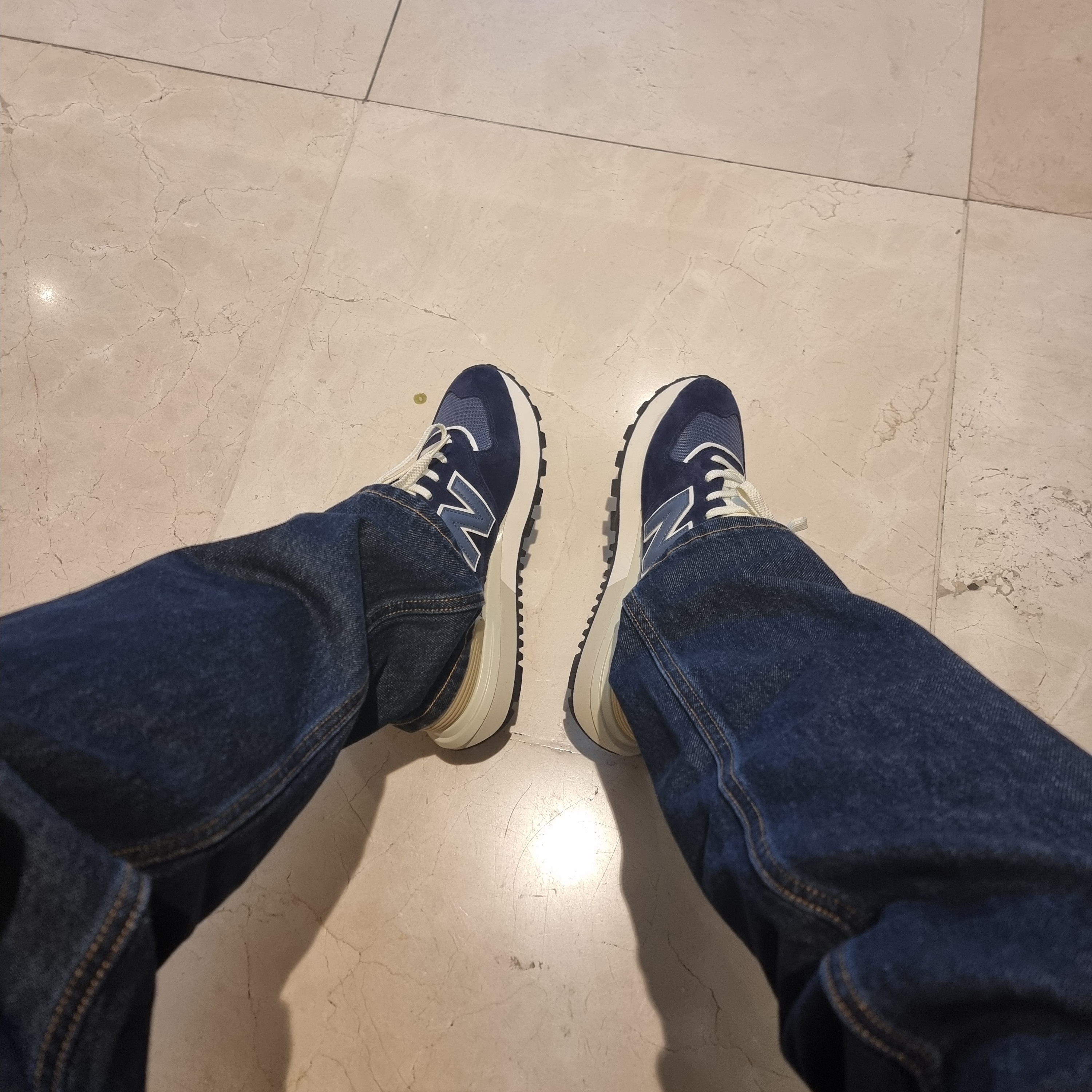 New Balance 574 Legacy Navy 착용 스타일 - 4