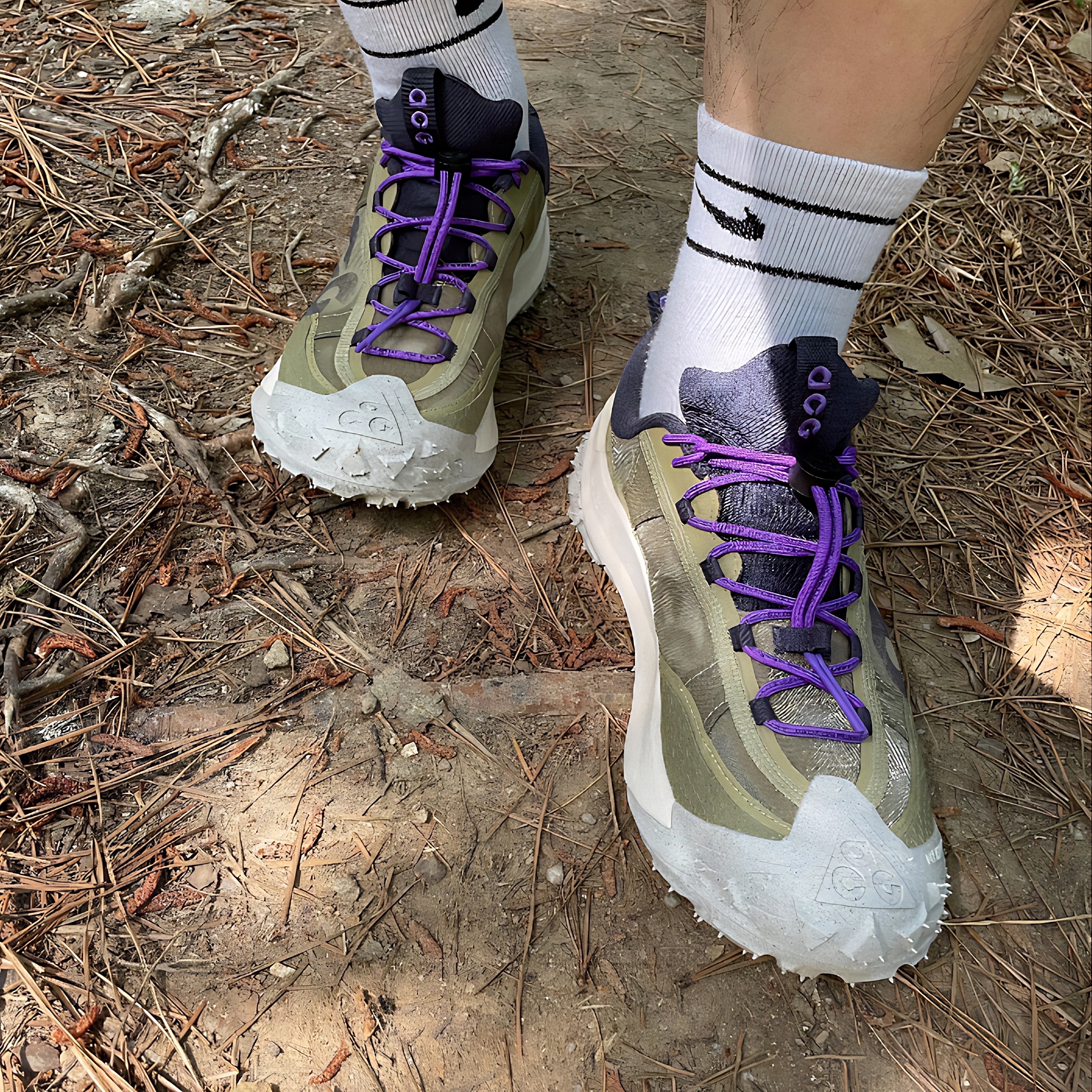 Nike ACG Mountain Fly 2 Low Neutral Olive and Mountain Grape 착용 스타일 - 2