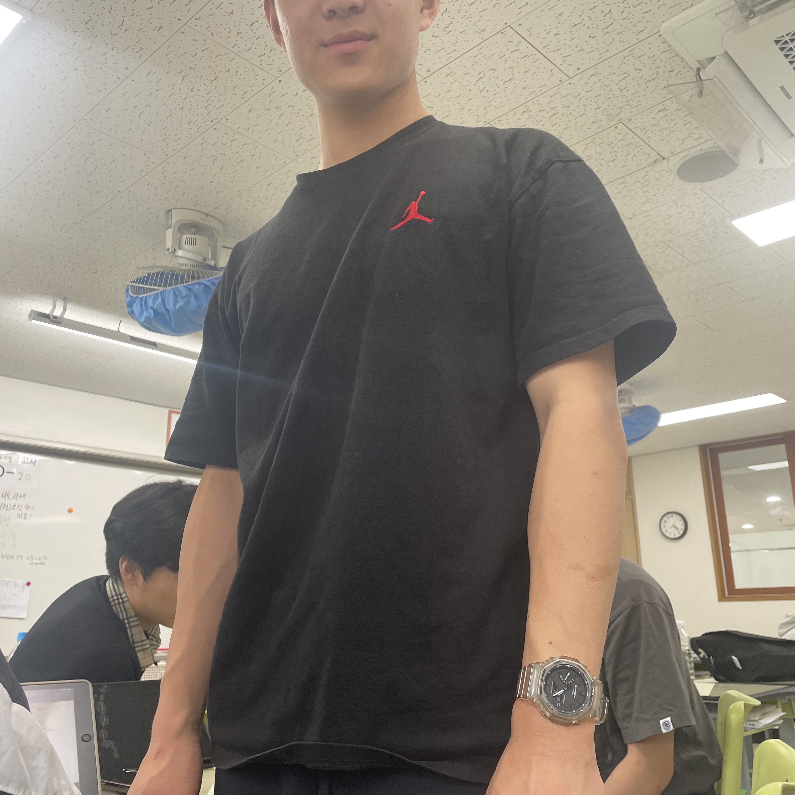 Casio G-Shock GA-2100SKE-7A 착용 스타일