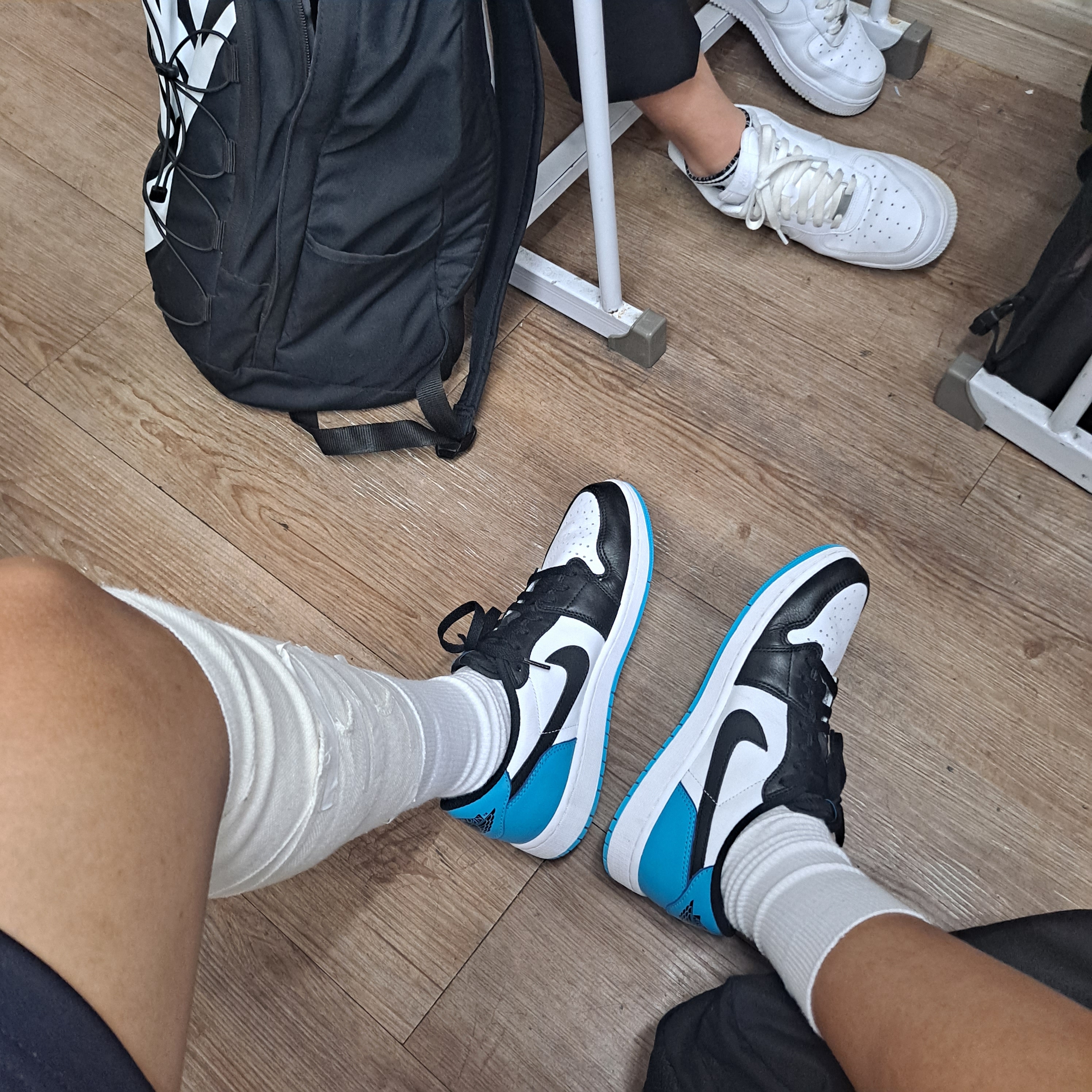 Jordan 1 Retro Low OG Black and Dark Powder Blue 착용 스타일