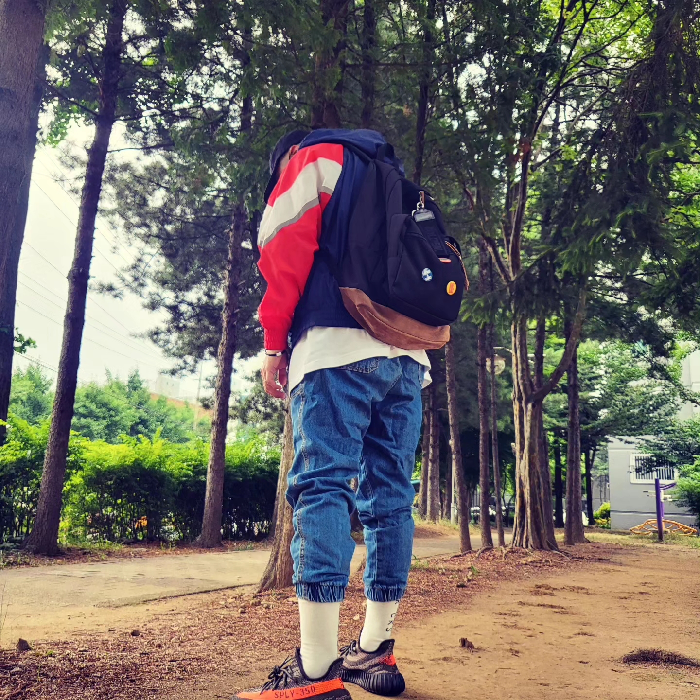 Supreme Washed Chino Twill Camp Cap Black, Supreme Webbing Keychain Red - 23SS 착용 스타일 - 2