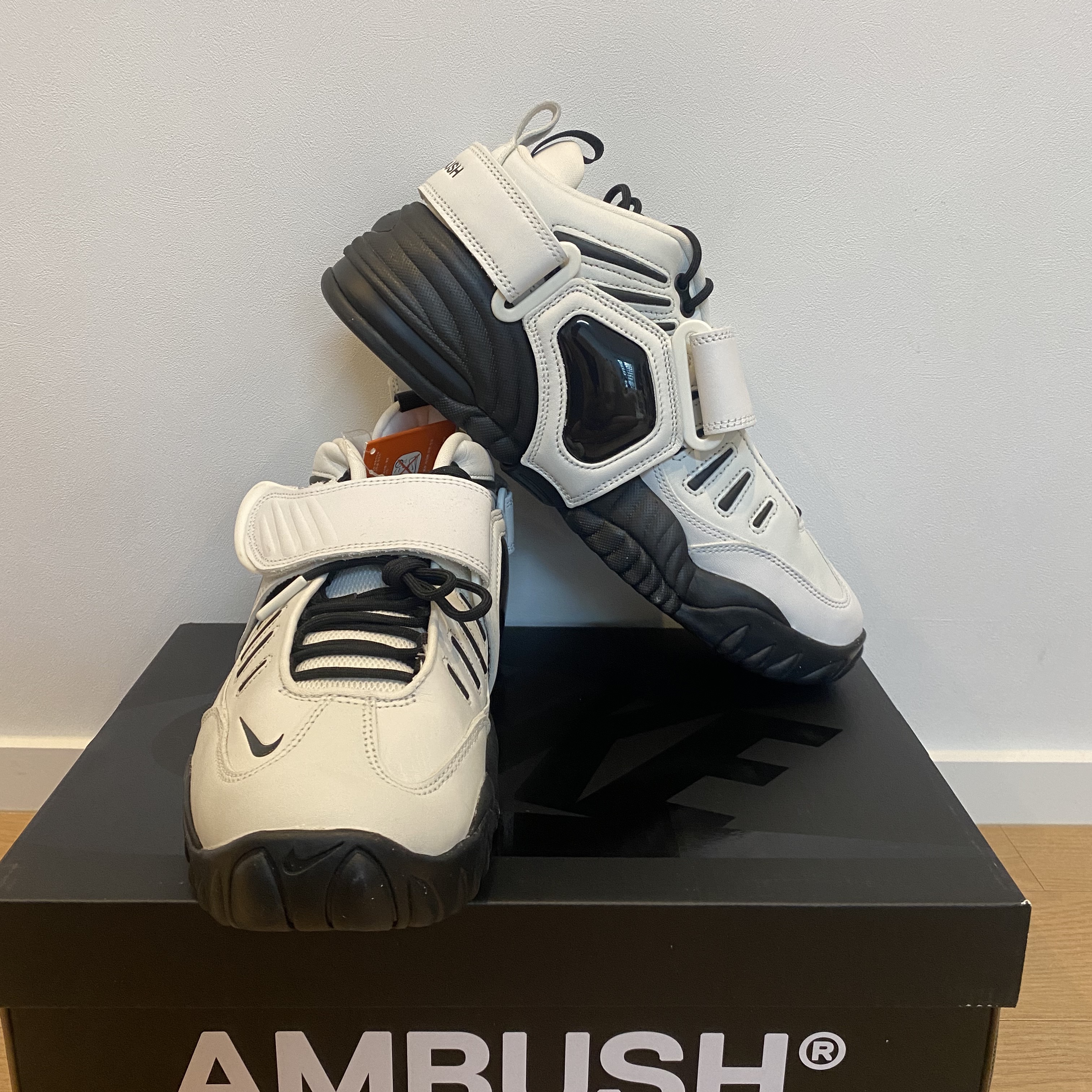 Nike x Ambush Air Adjust Force SP Summit White and Black 착용 스타일 - 3