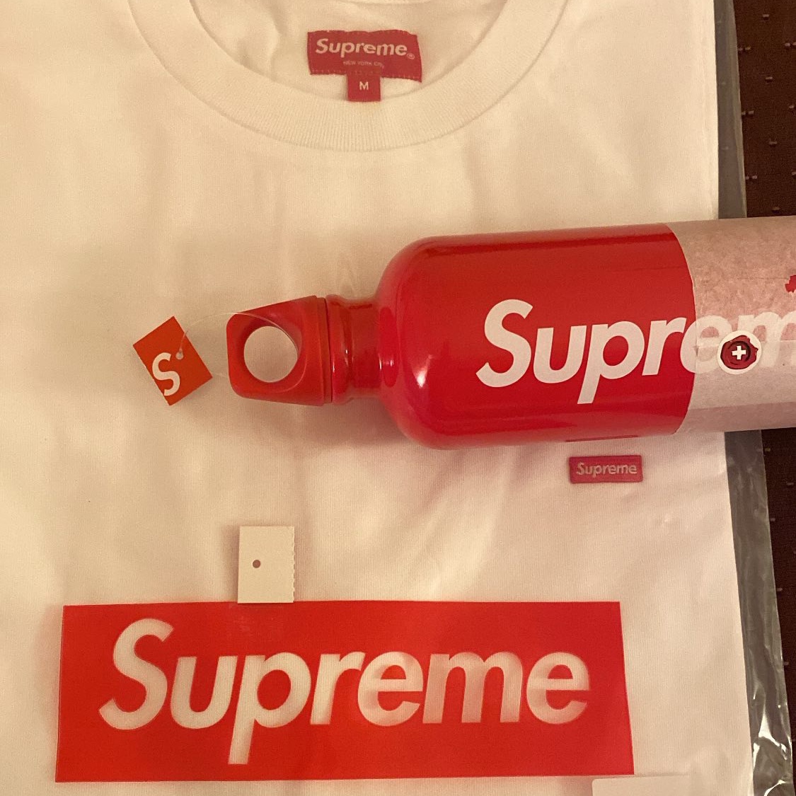 Supreme Small Box T-Shirt White, Louis Vuitton Chain Links Bracelets Silver 착용 스타일 - 2