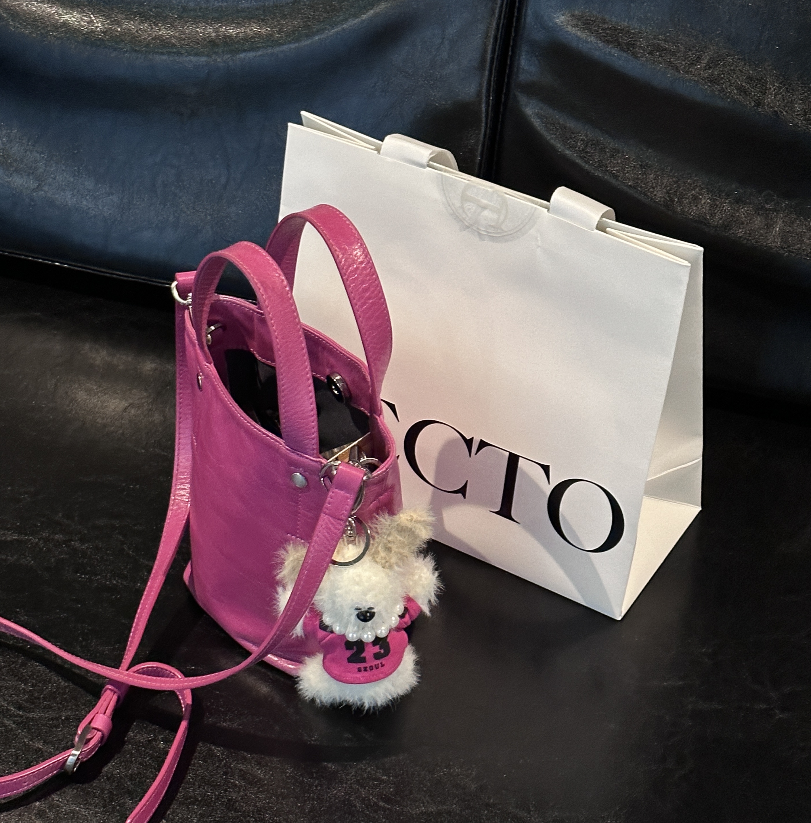 Margesherwood Wood Keyring with T-Shirt White Pink 착용 스타일