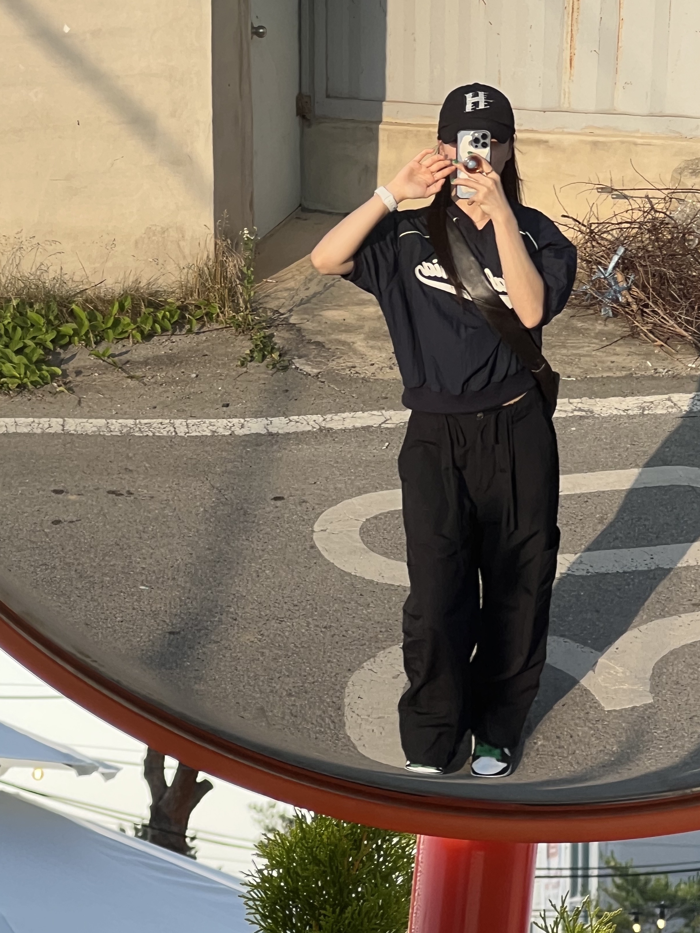 나이키 SB 덩크 로우 프로 블랙 앤 클래식 그린 착용 스타일 - 4