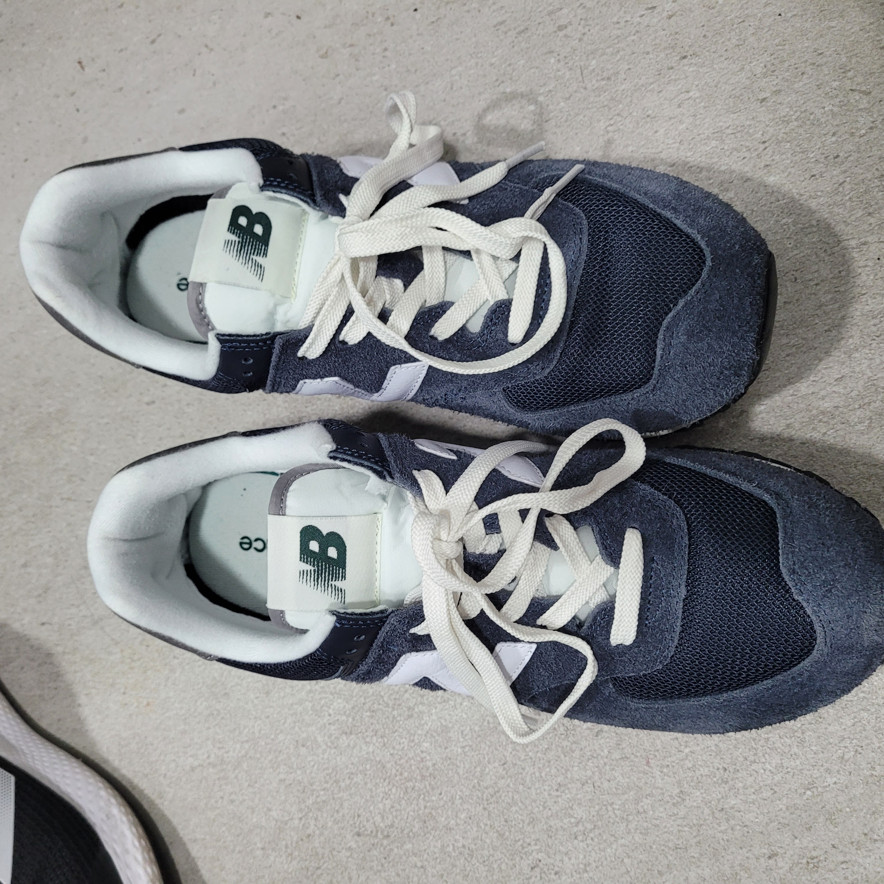 New Balance 574 Heritage Navy 착용 스타일