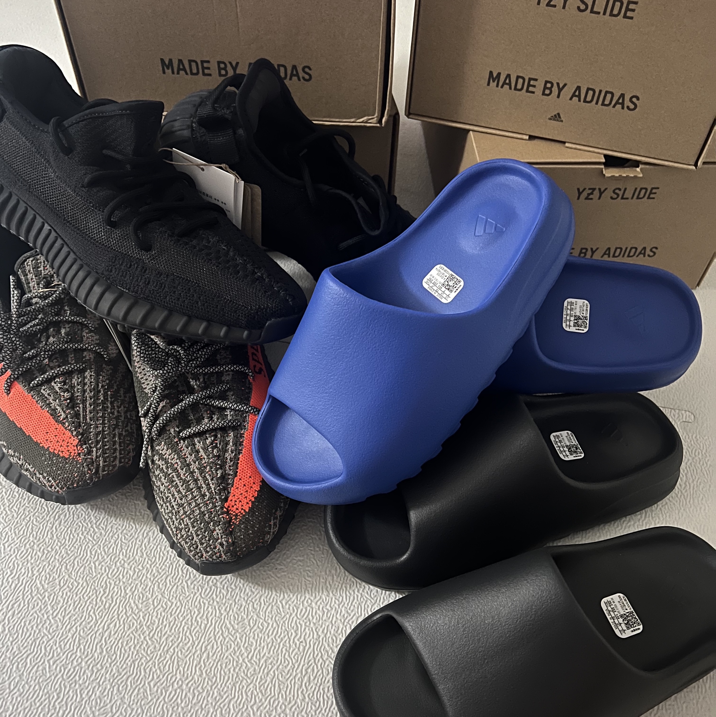 Adidas Yeezy Slide Onyx, Adidas Yeezy Slide Azure 착용 스타일