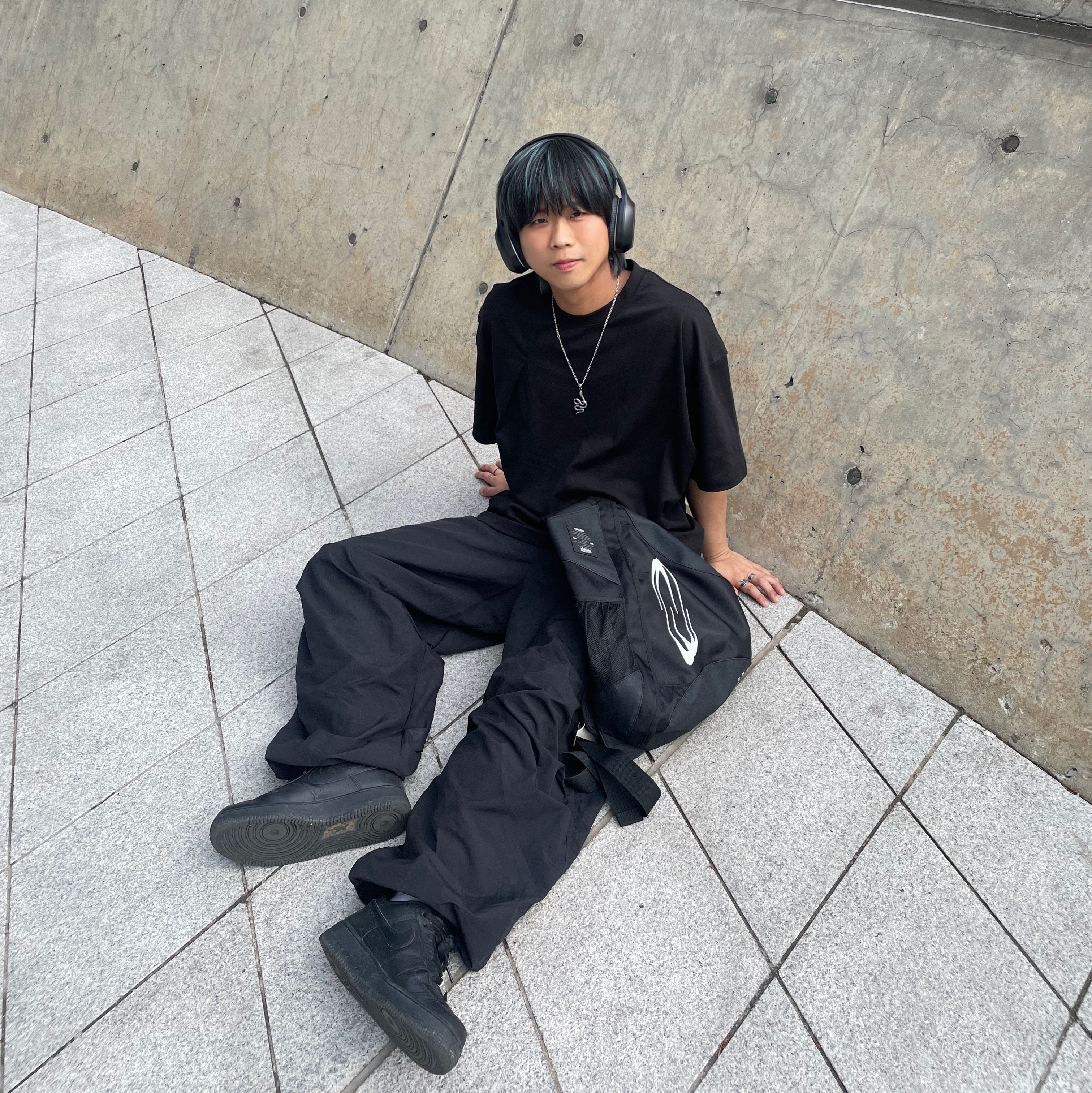Nike Air Force 1 '07 Low Triple Black 착용 스타일 - 1