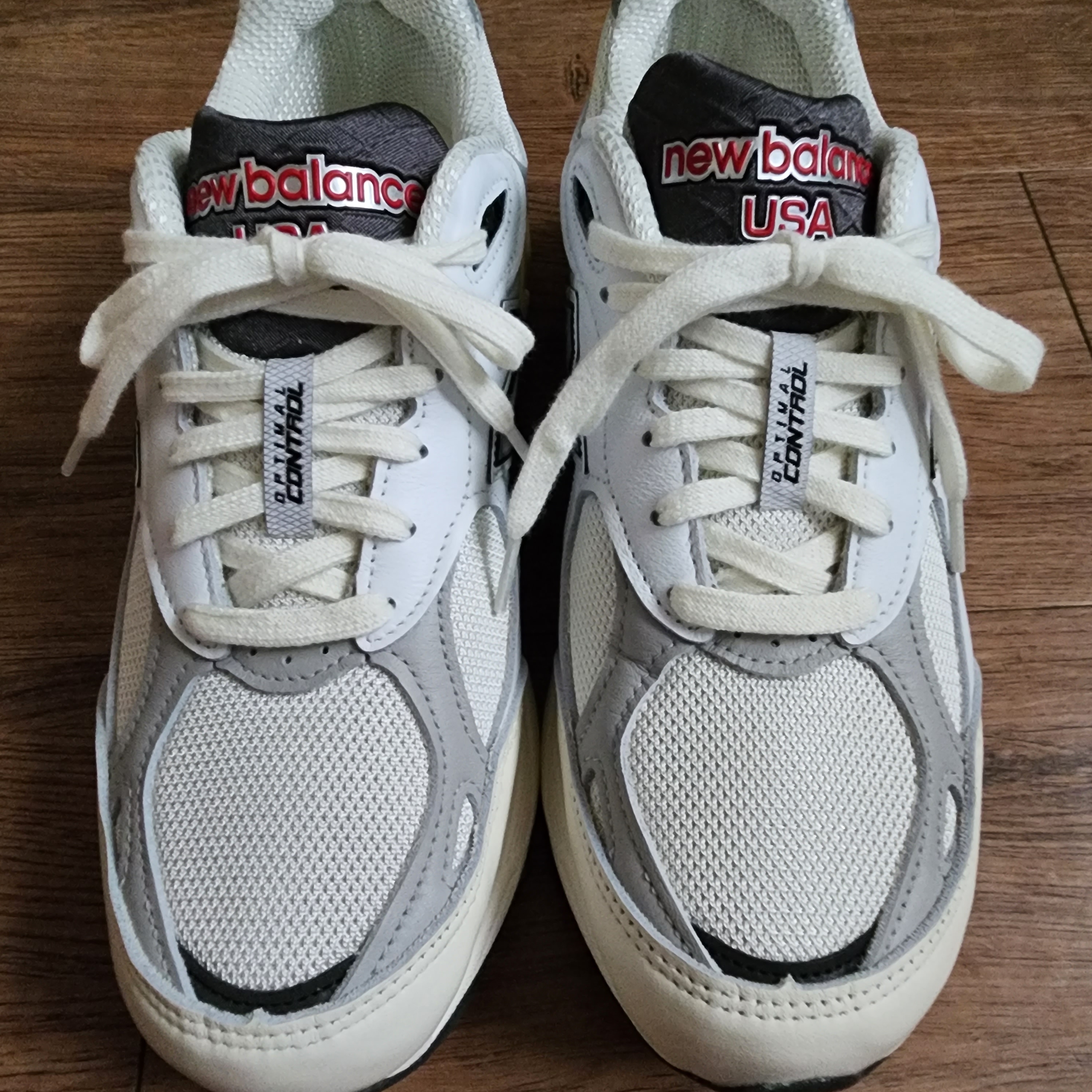 New Balance 990v3 Made in USA Sea Salt 착용 스타일 - 1