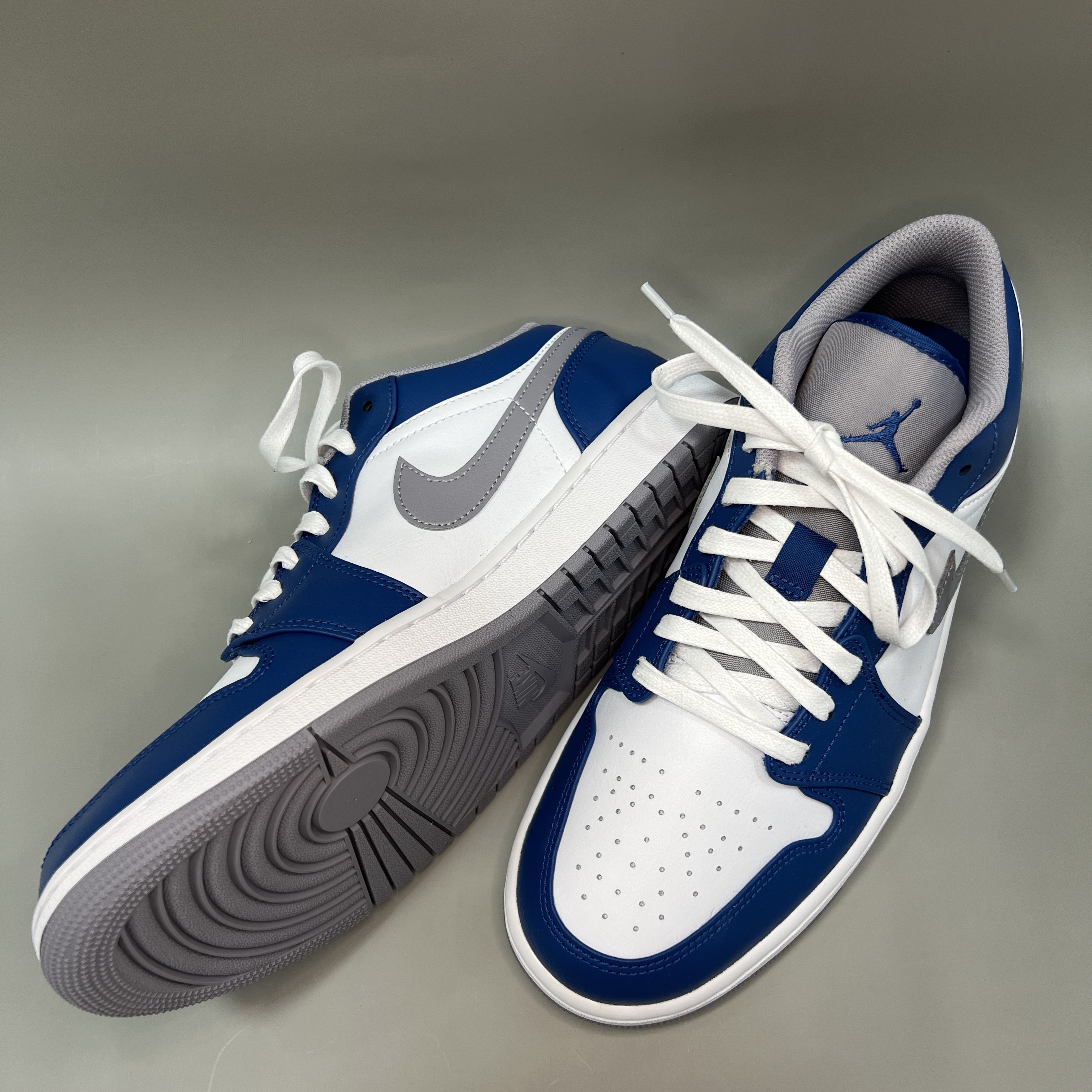 Jordan 1 Low True Blue Cement Grey 착용 스타일 - 2