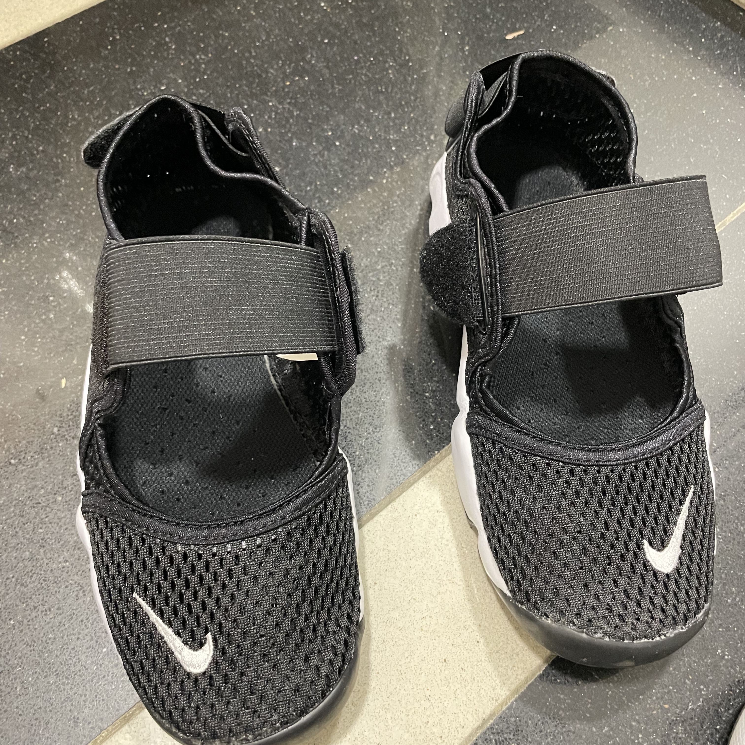 (GS/PS) Nike Air Rift Black White 착용 스타일