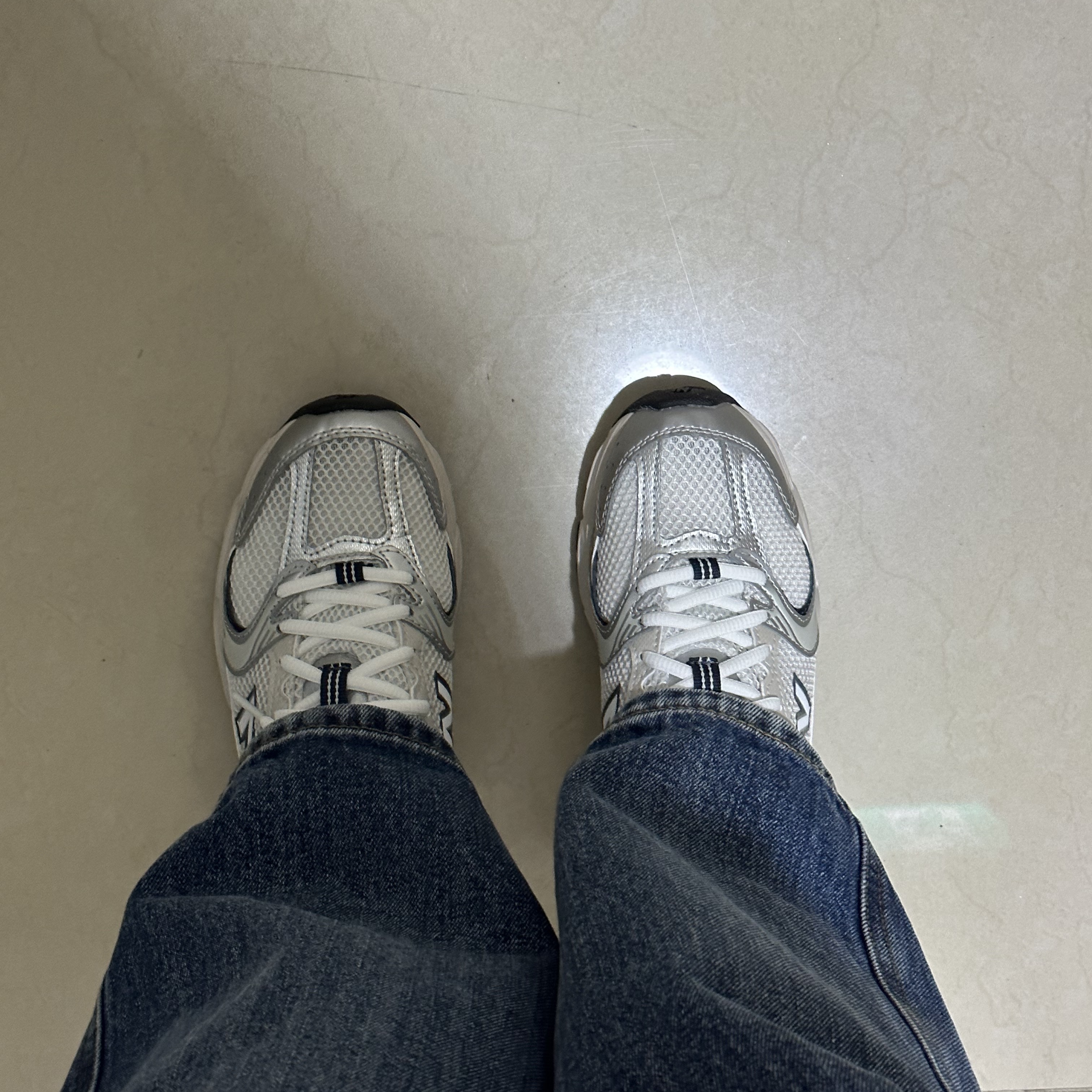 New Balance 530 Steel Grey 착용 스타일