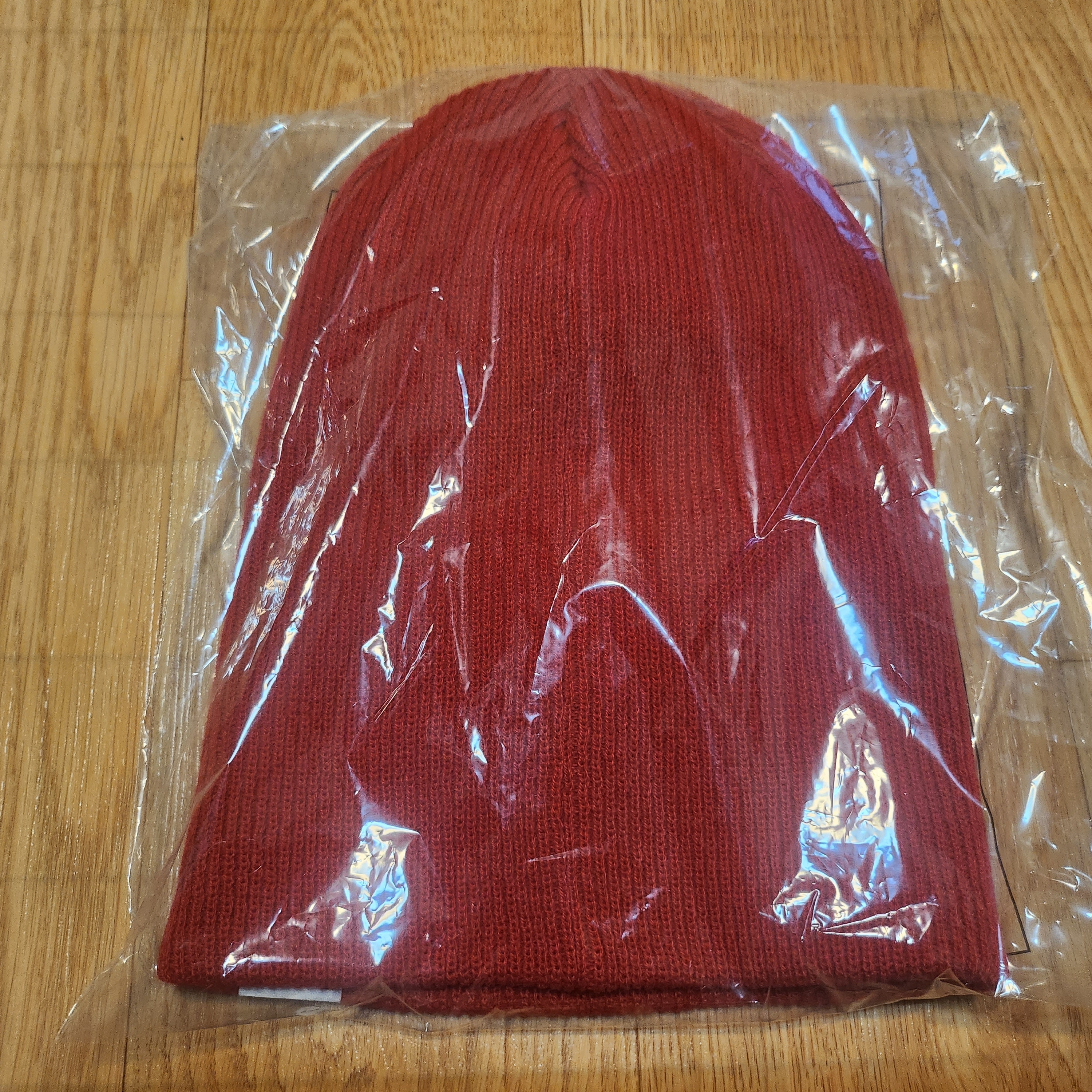 Jordan x Teyana Taylor Terra Beanie Salsa Red 착용 스타일 - 2