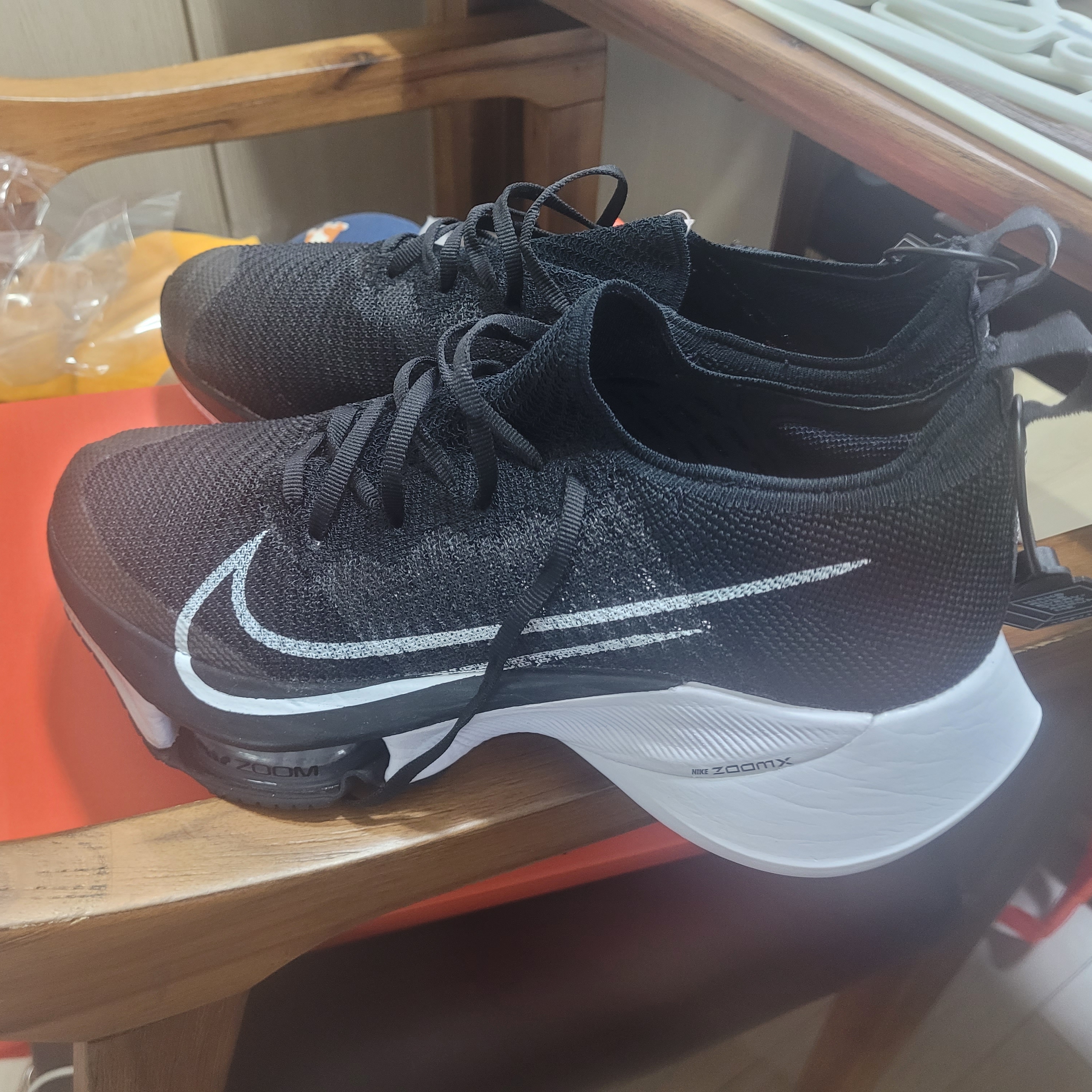 Nike Air Zoom Tempo Next% Flyknit Black 착용 스타일