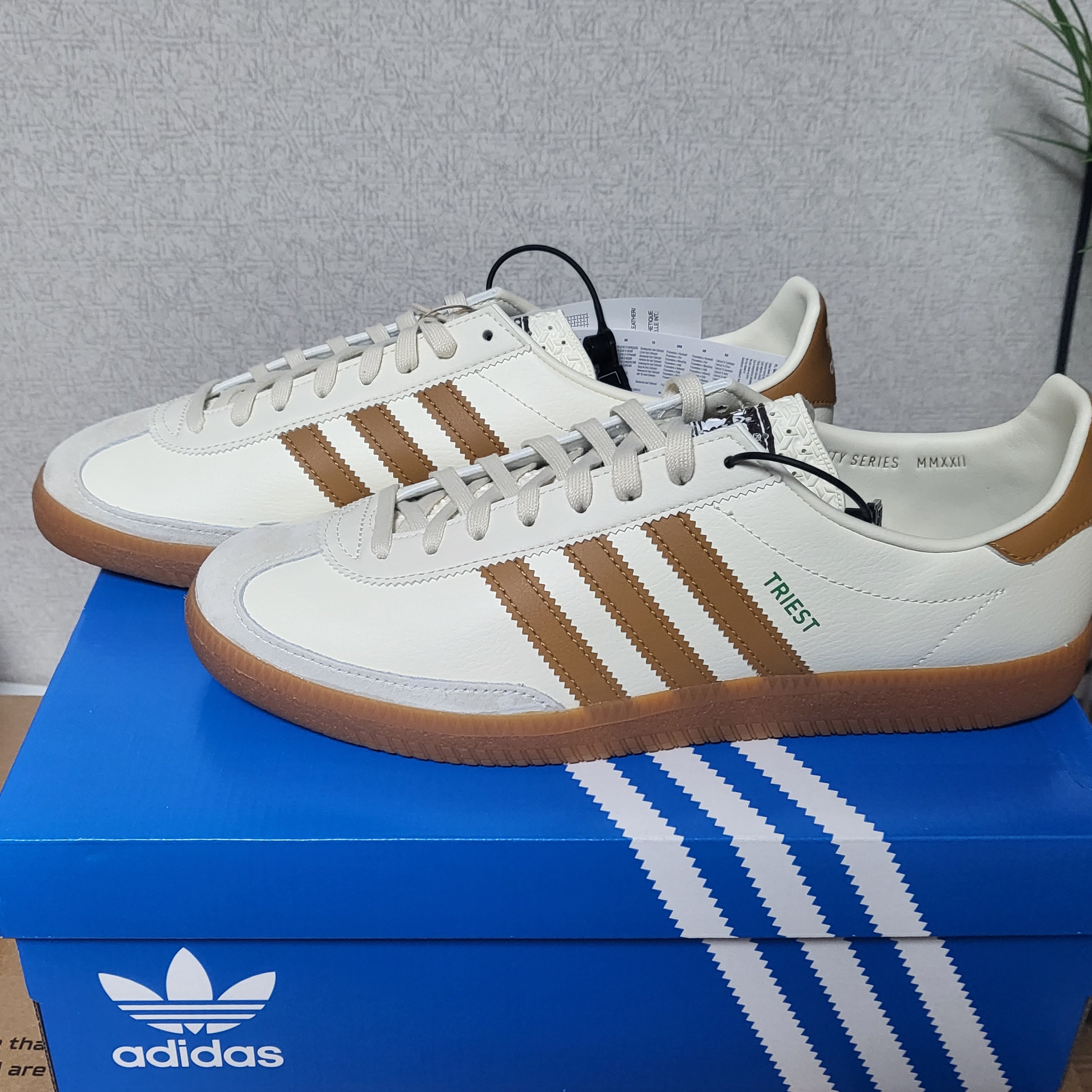 Adidas City Series Triest Cream White 착용 스타일 - 1