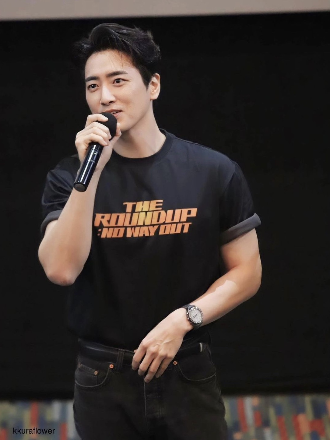 Reebok The Roundup: No Way Out Ending Credit T-Shirt Black 착용 스타일