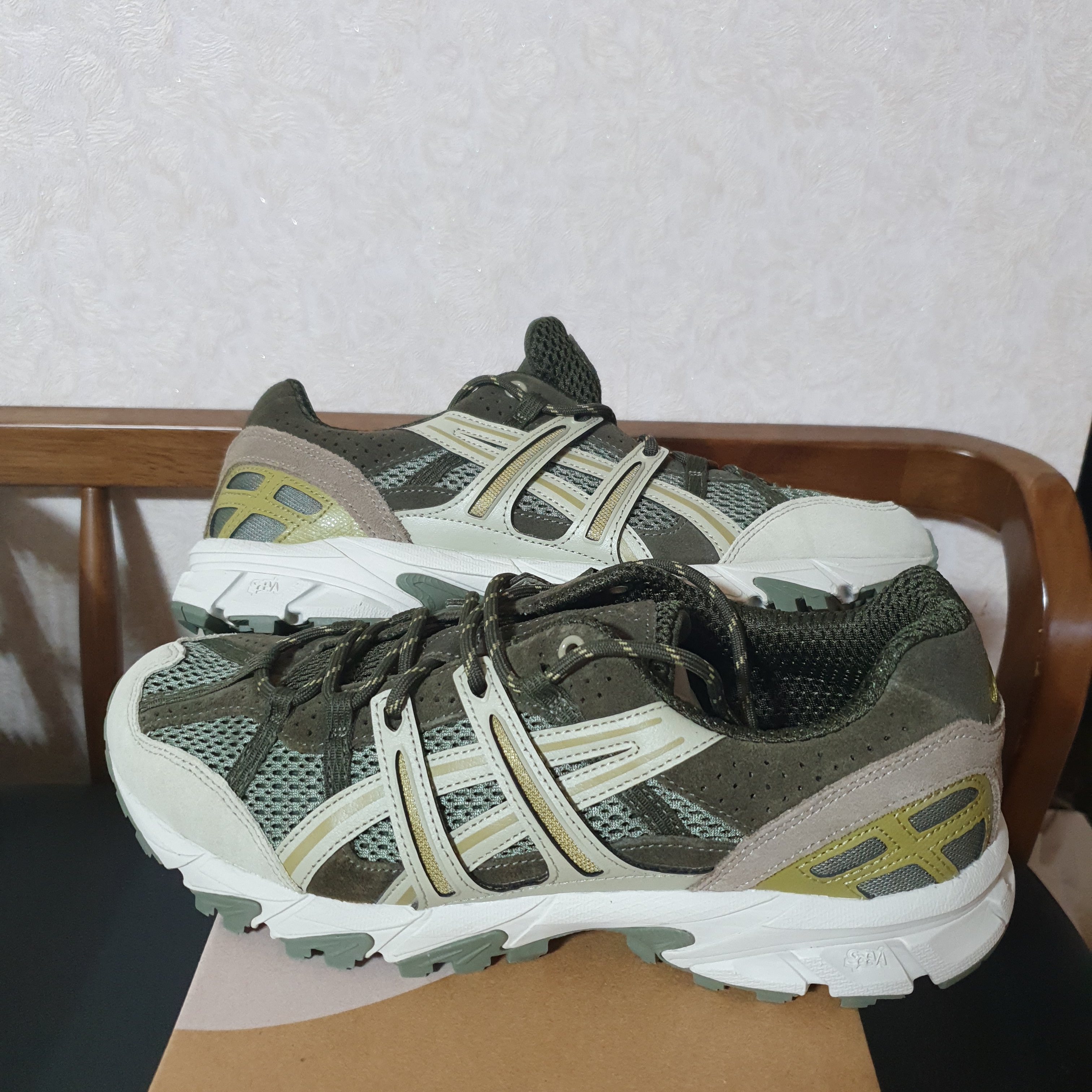 Asics Gel-Sonoma 15-50 Lichen Green Dried Leaf Green 착용 스타일