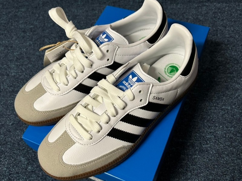 Adidas Samba Vegan White Black 착용 스타일