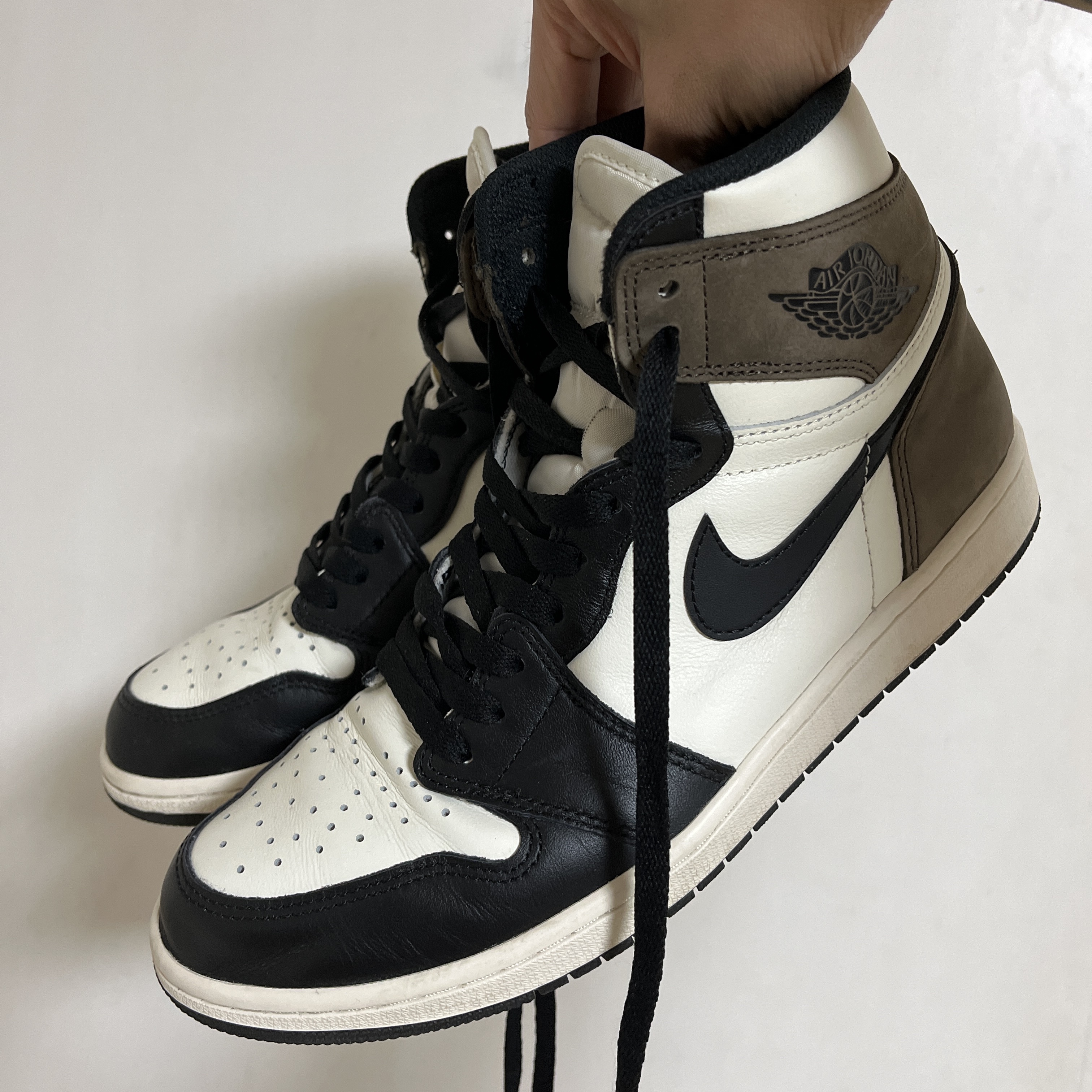 Jordan 1 Retro High OG Black Mocha 착용 스타일