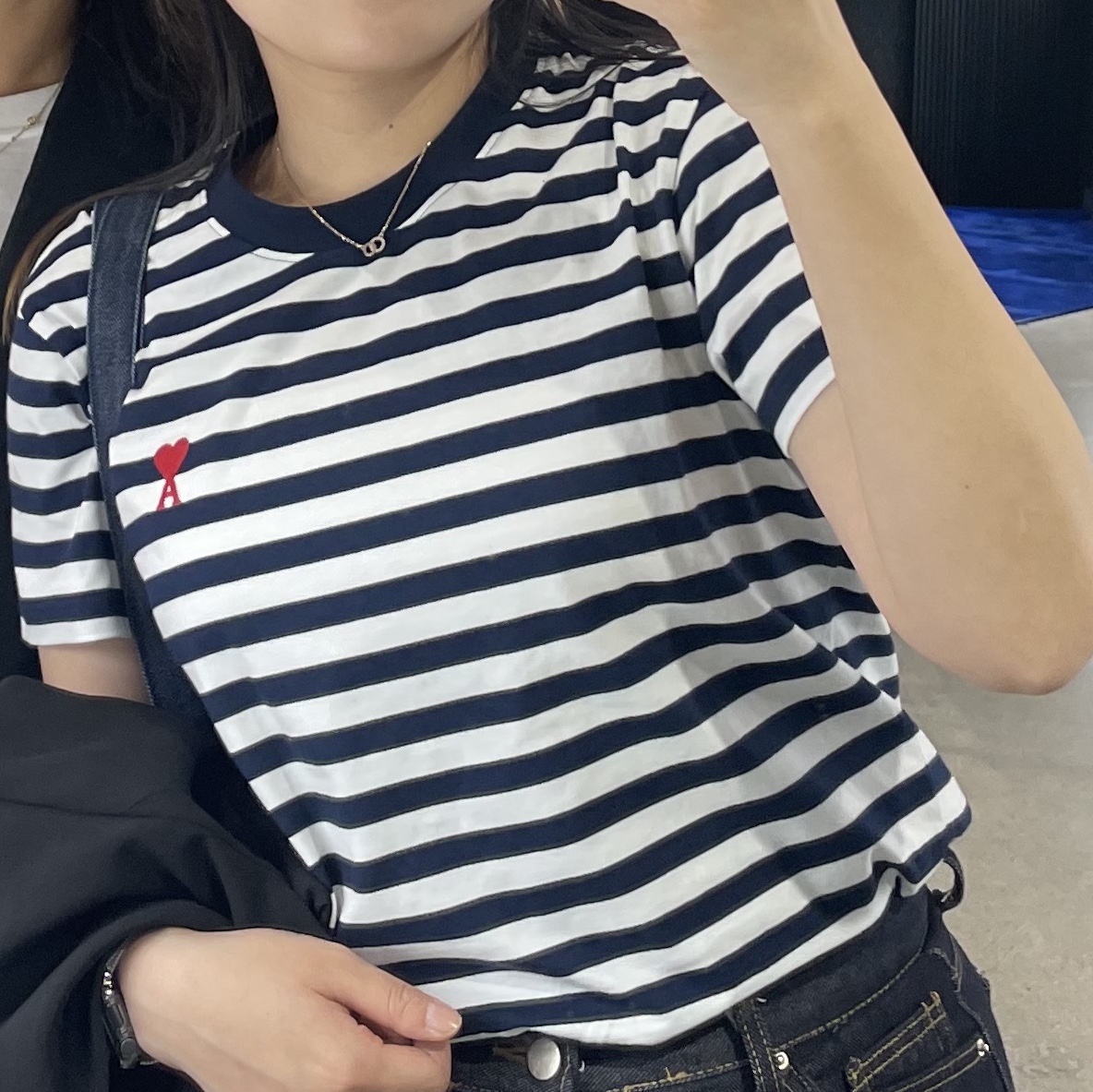 AMI de Coeur Striped T-Shirt Nautic Blue Natural White 착용 스타일