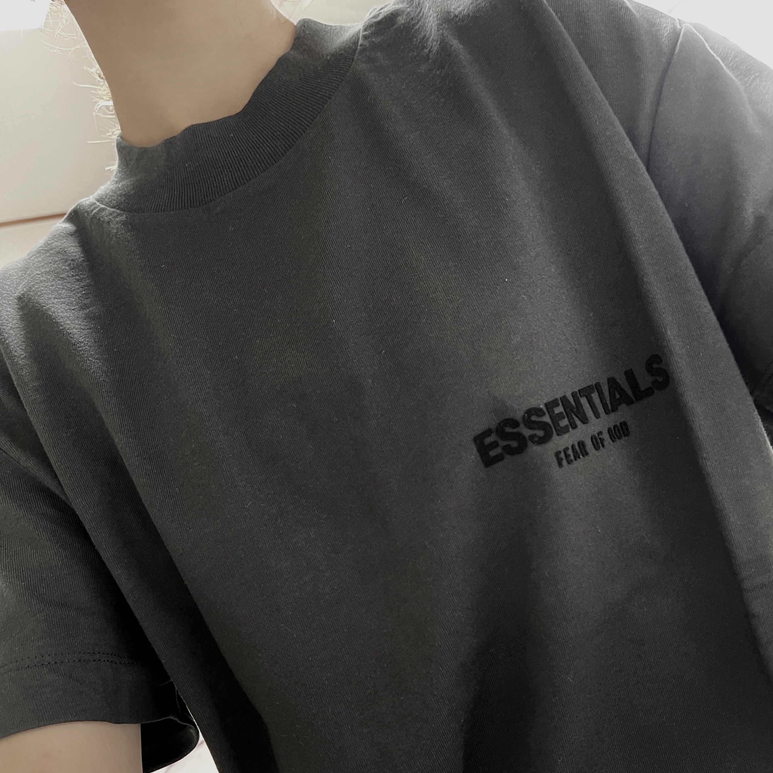 Essentials The Core Collection T-Shirt Stretch Limo 착용 스타일 - 1