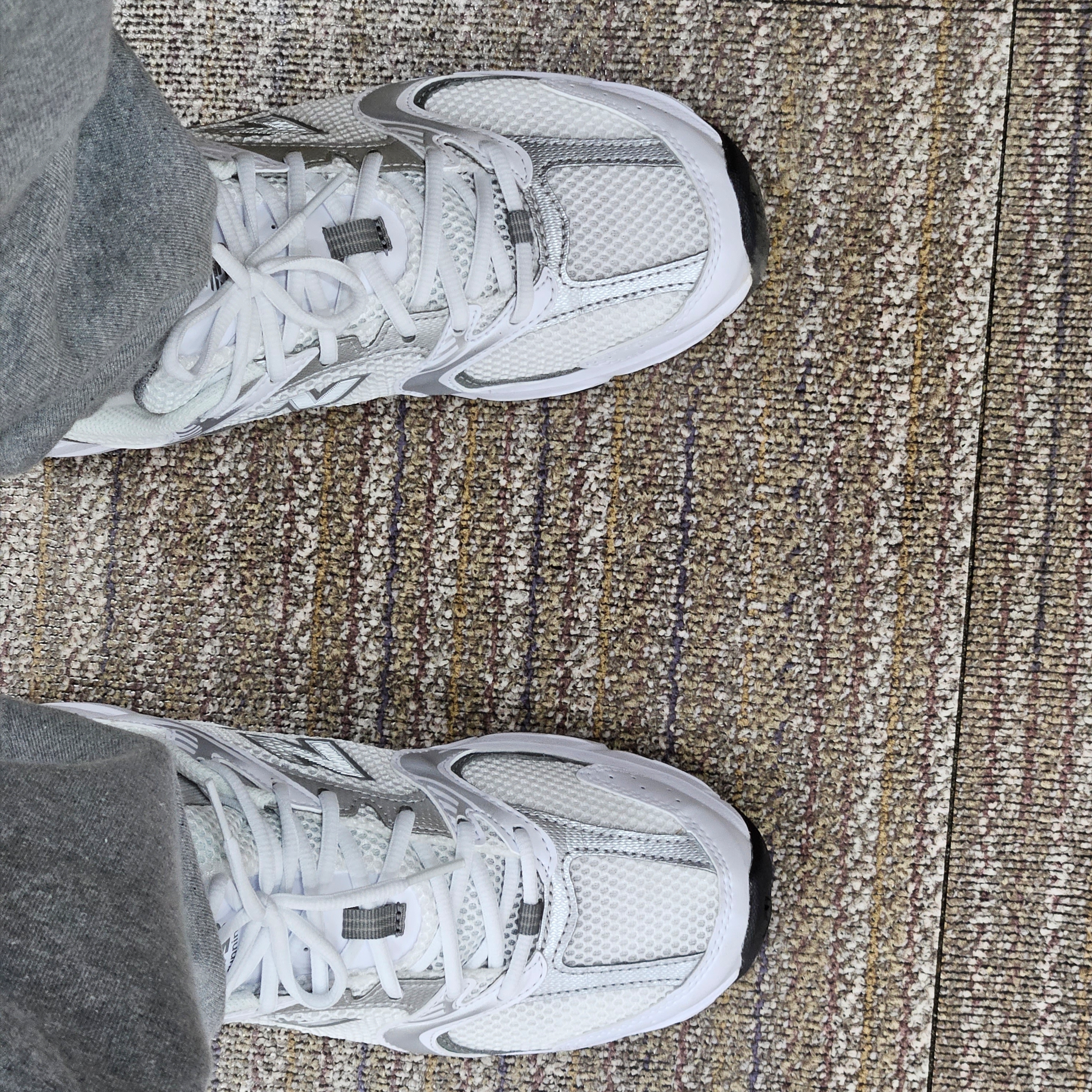 New Balance 530 White Silver 착용 스타일