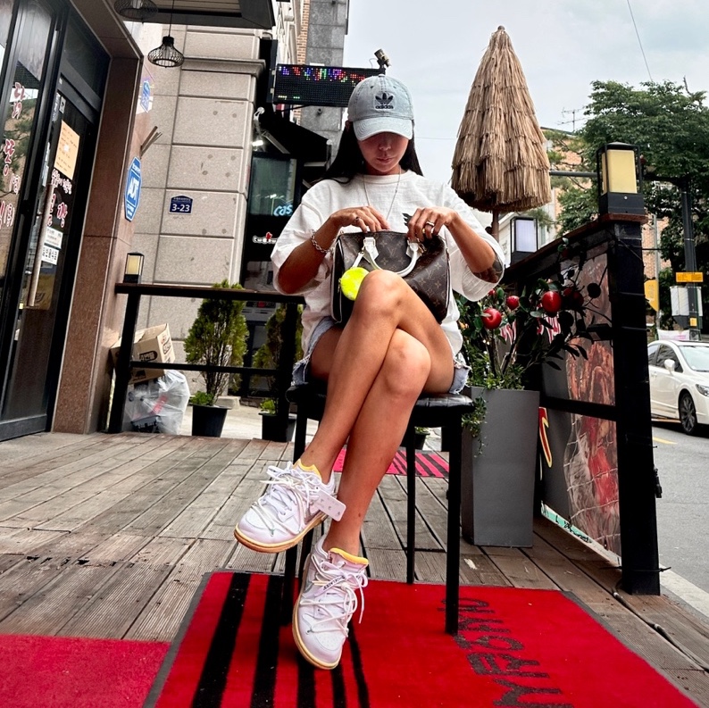 Human Made Uzi Made T-Shirt #1 White, Nike x Off-White Dunk Low The 50 - Lot 1 착용 스타일 - 3