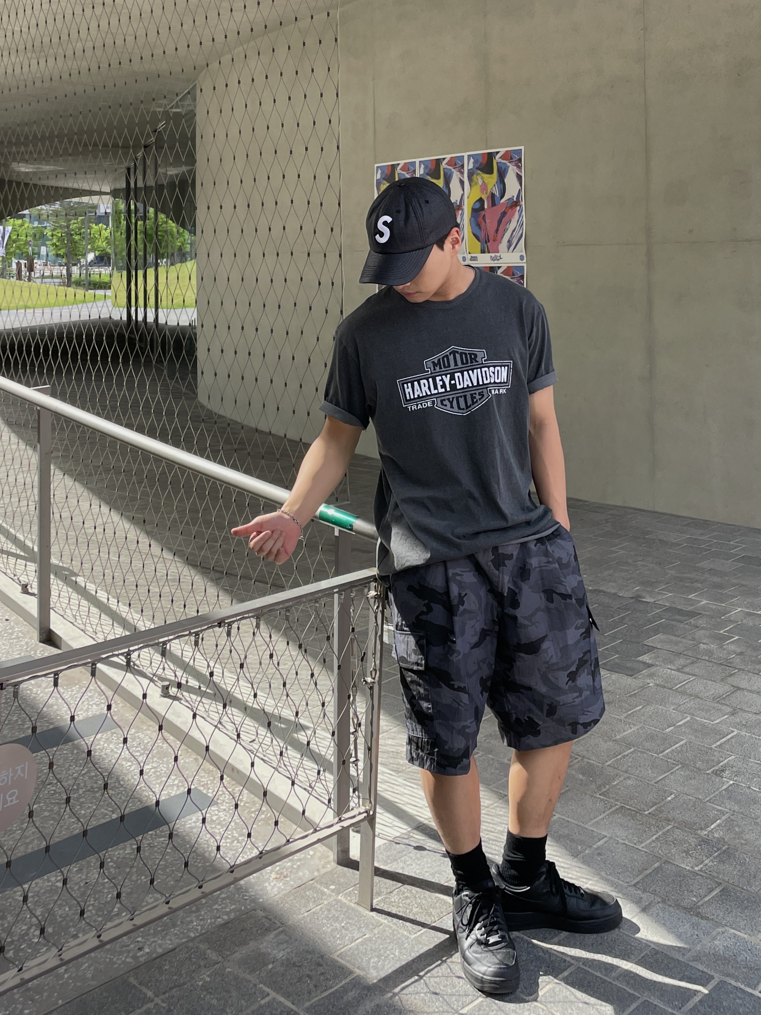 Supreme Raffia S Logo 6-Panel Black - 22SS, Nike Air Force 1 '07 Low Triple Black 착용 스타일