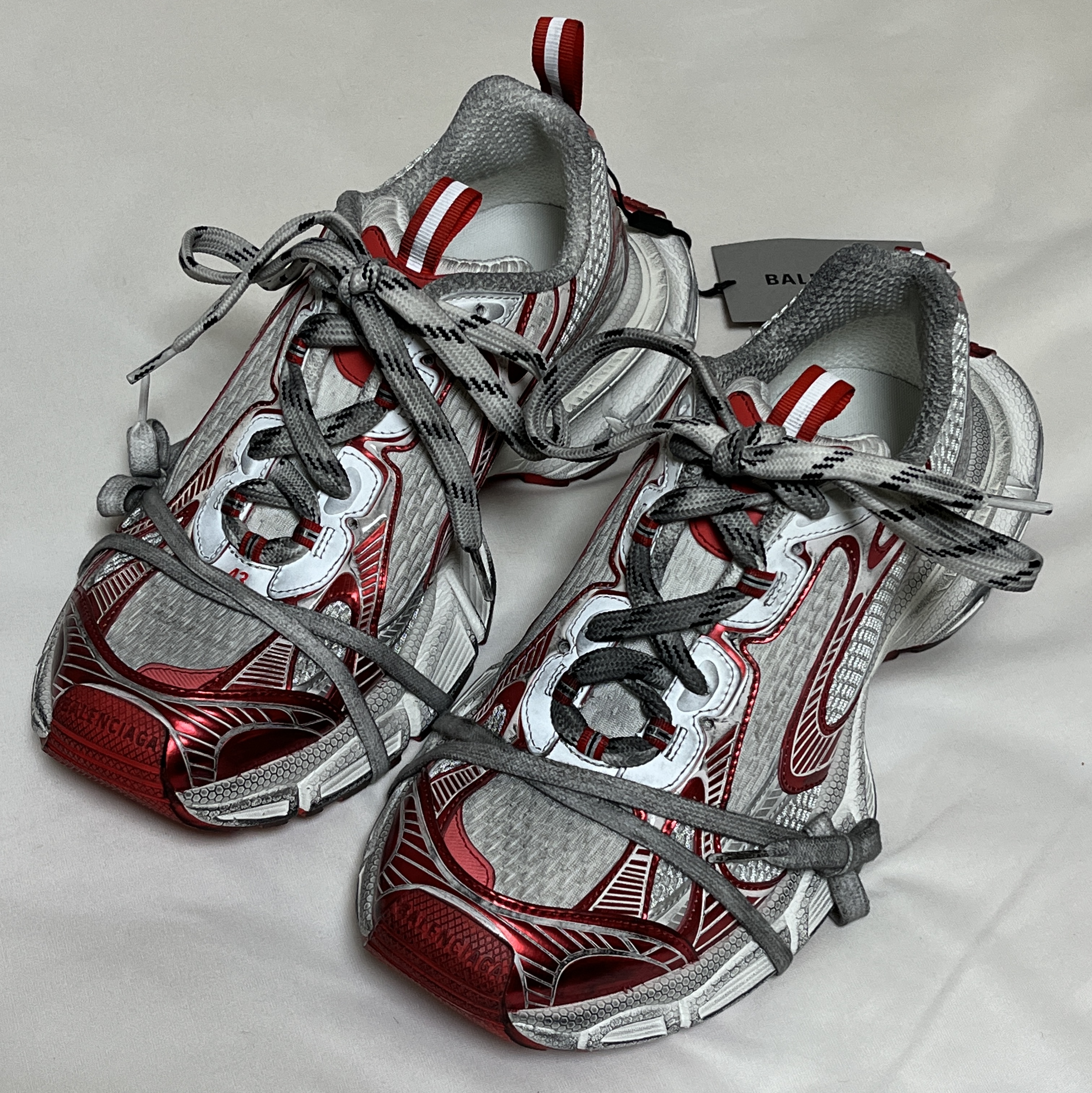 Balenciaga 3XL Sneakers White Red 착용 스타일