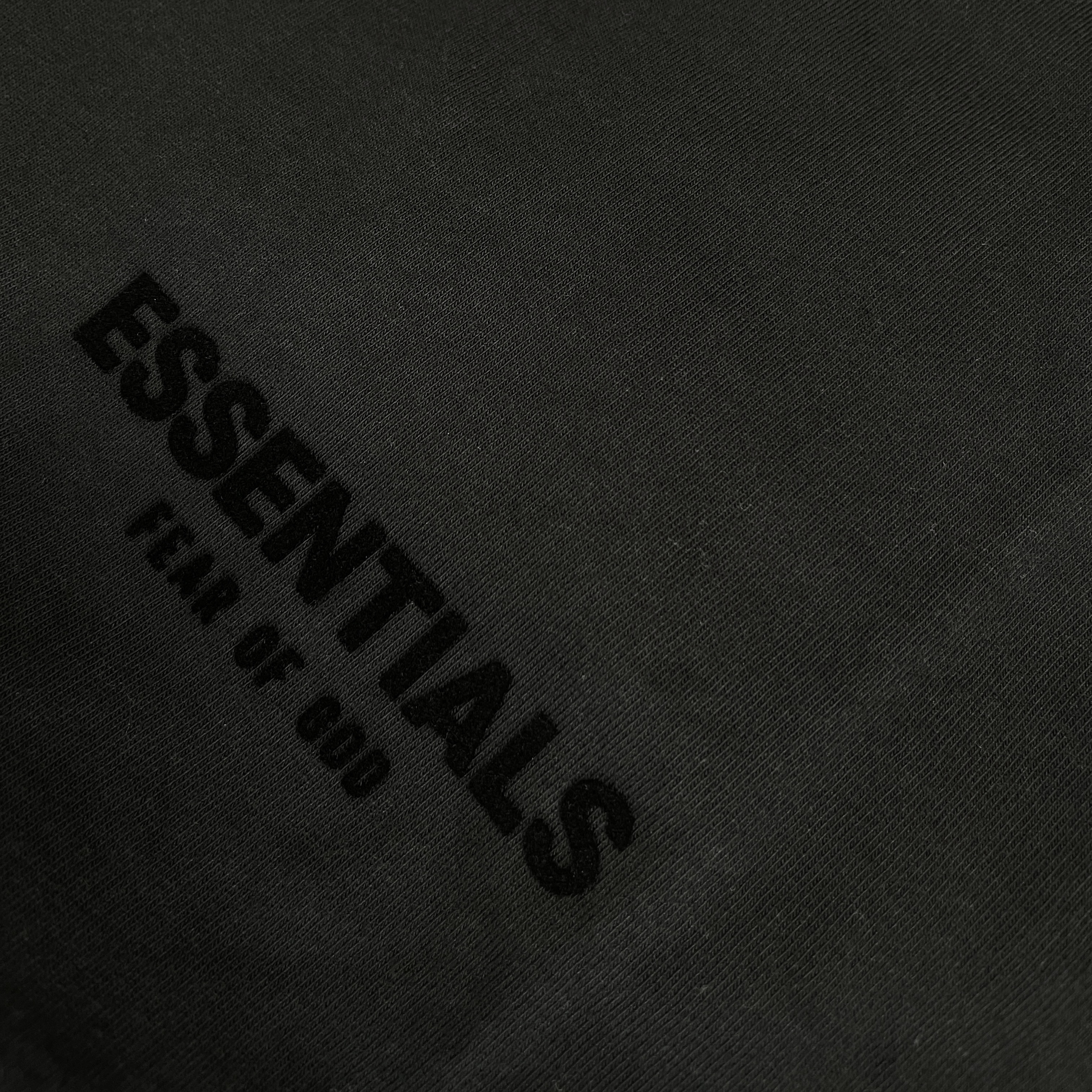 Essentials The Core Collection T-Shirt Stretch Limo 착용 스타일 - 3