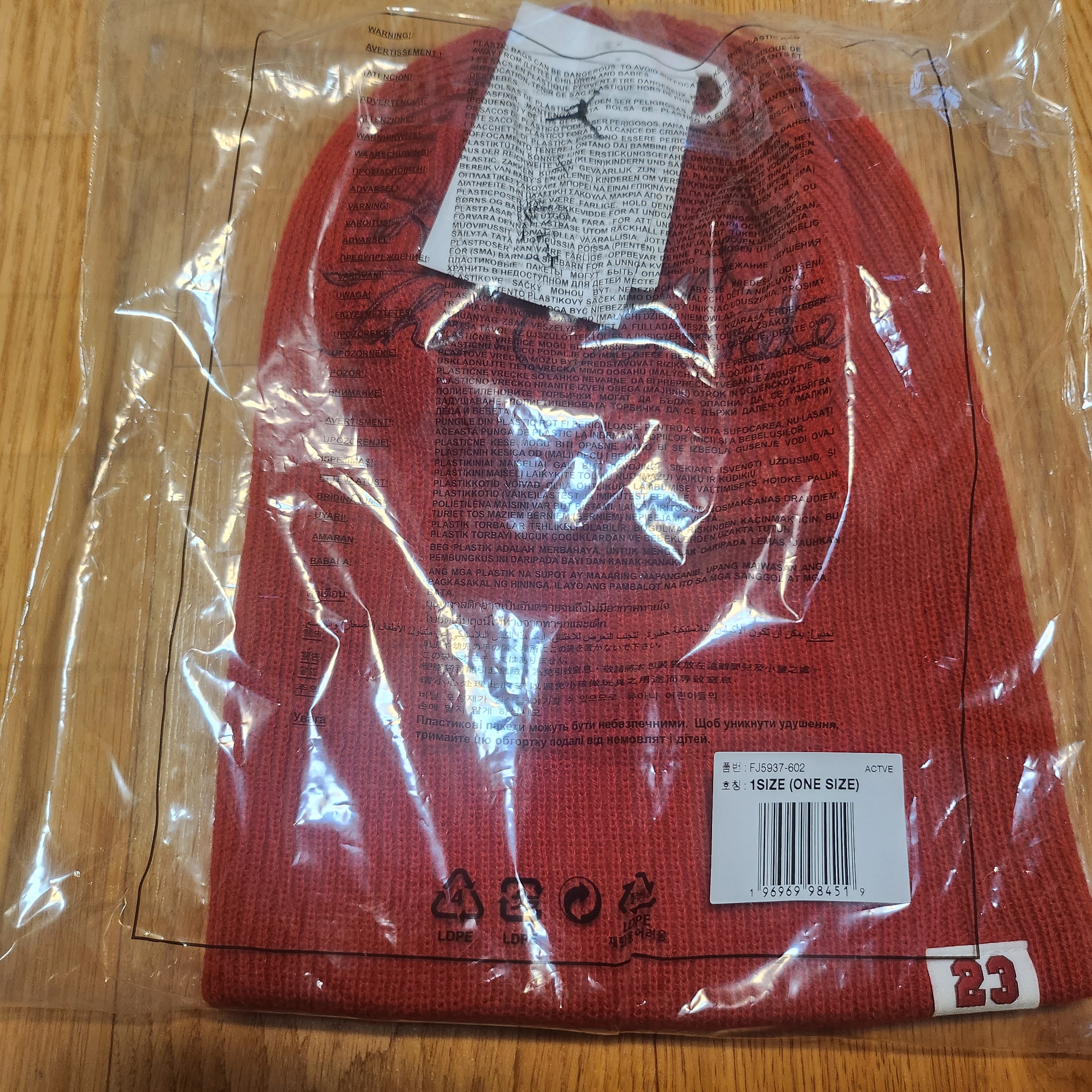 Jordan x Teyana Taylor Terra Beanie Salsa Red 착용 스타일 - 1