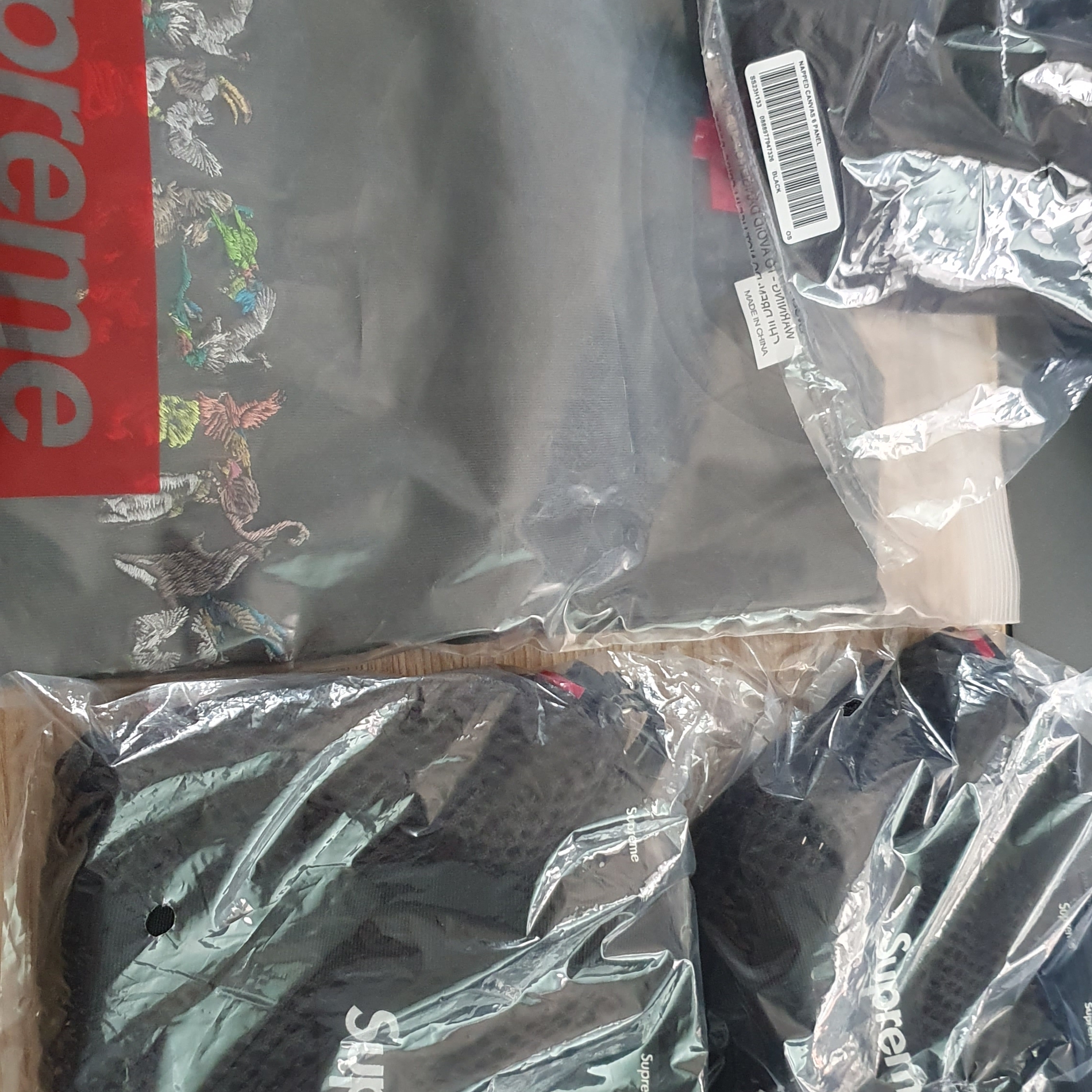 Supreme Mesh Mini Duffle Bag Black - 23SS, Supreme Animal Kingdom S/S Top Black - 23SS 착용 스타일