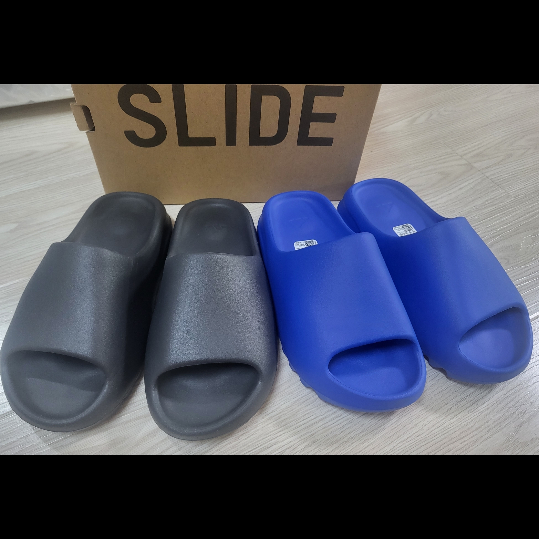 Adidas Yeezy Slide Onyx, Adidas Yeezy Slide Azure 착용 스타일 - 1