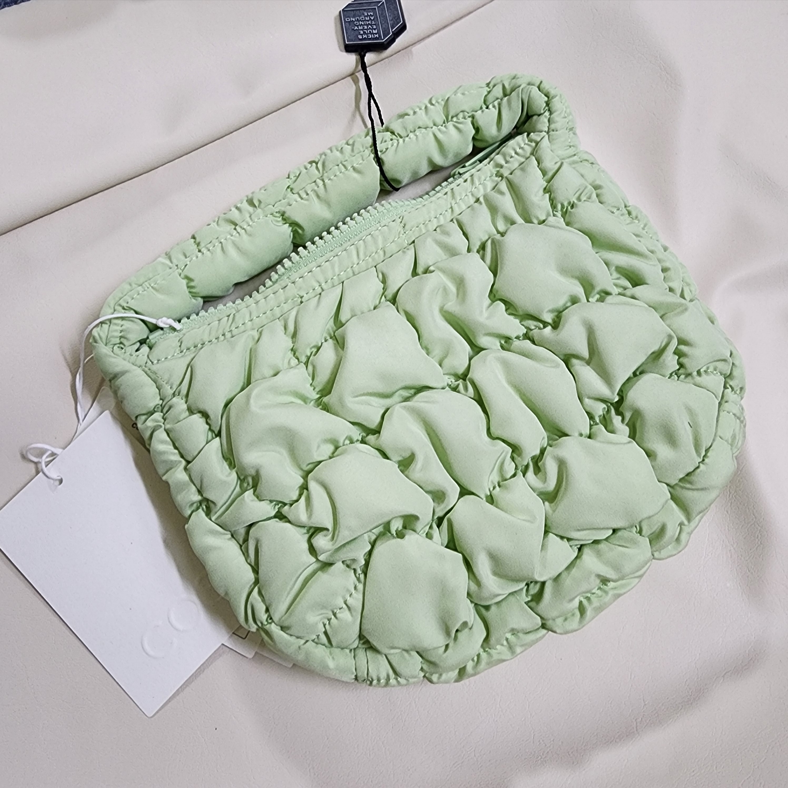 COS Quilted Micro Bag Green 착용 스타일